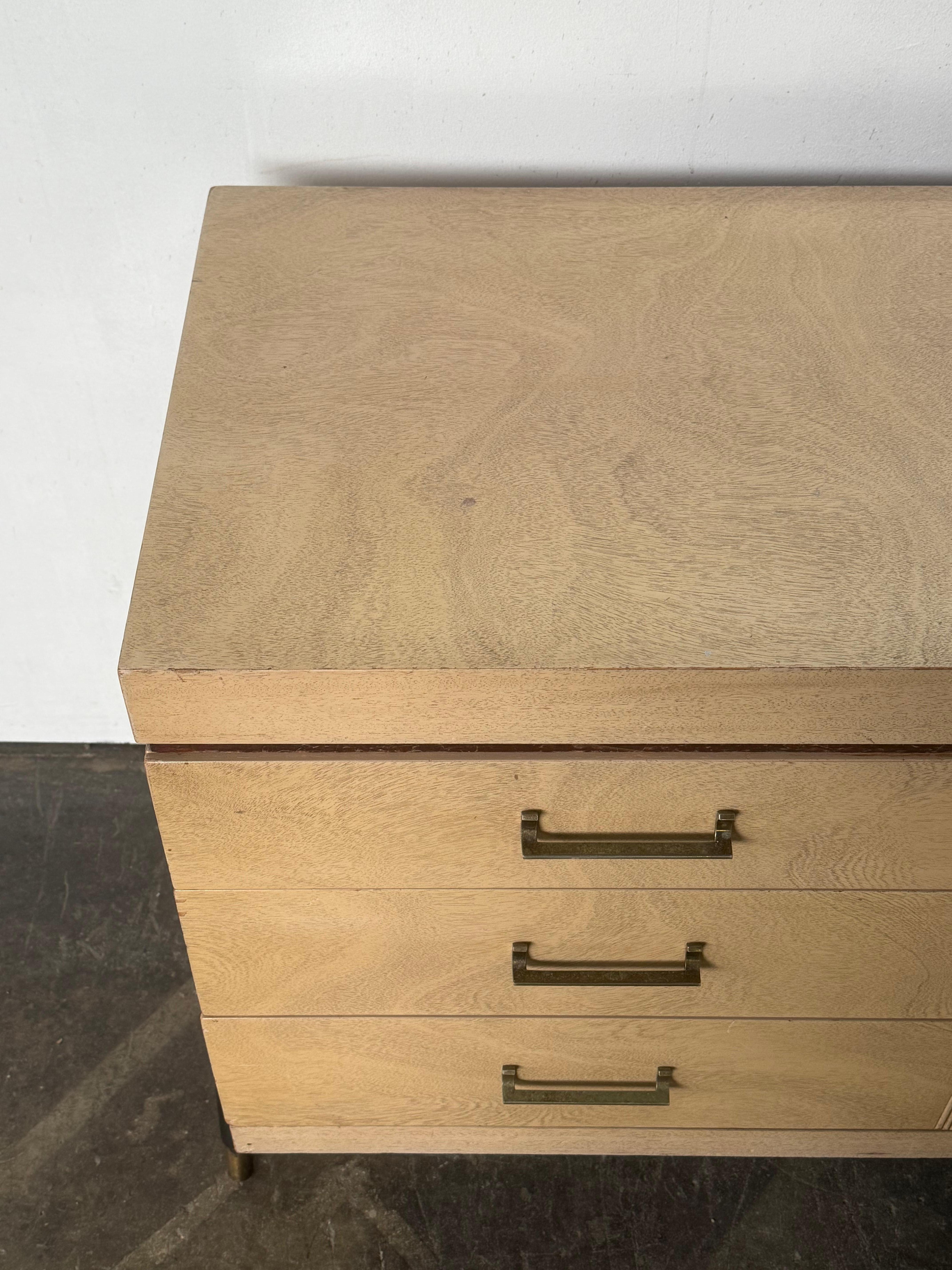 Comò moderno Sieling/Sideboard/Credenza con gambe scultoree in vendita 6