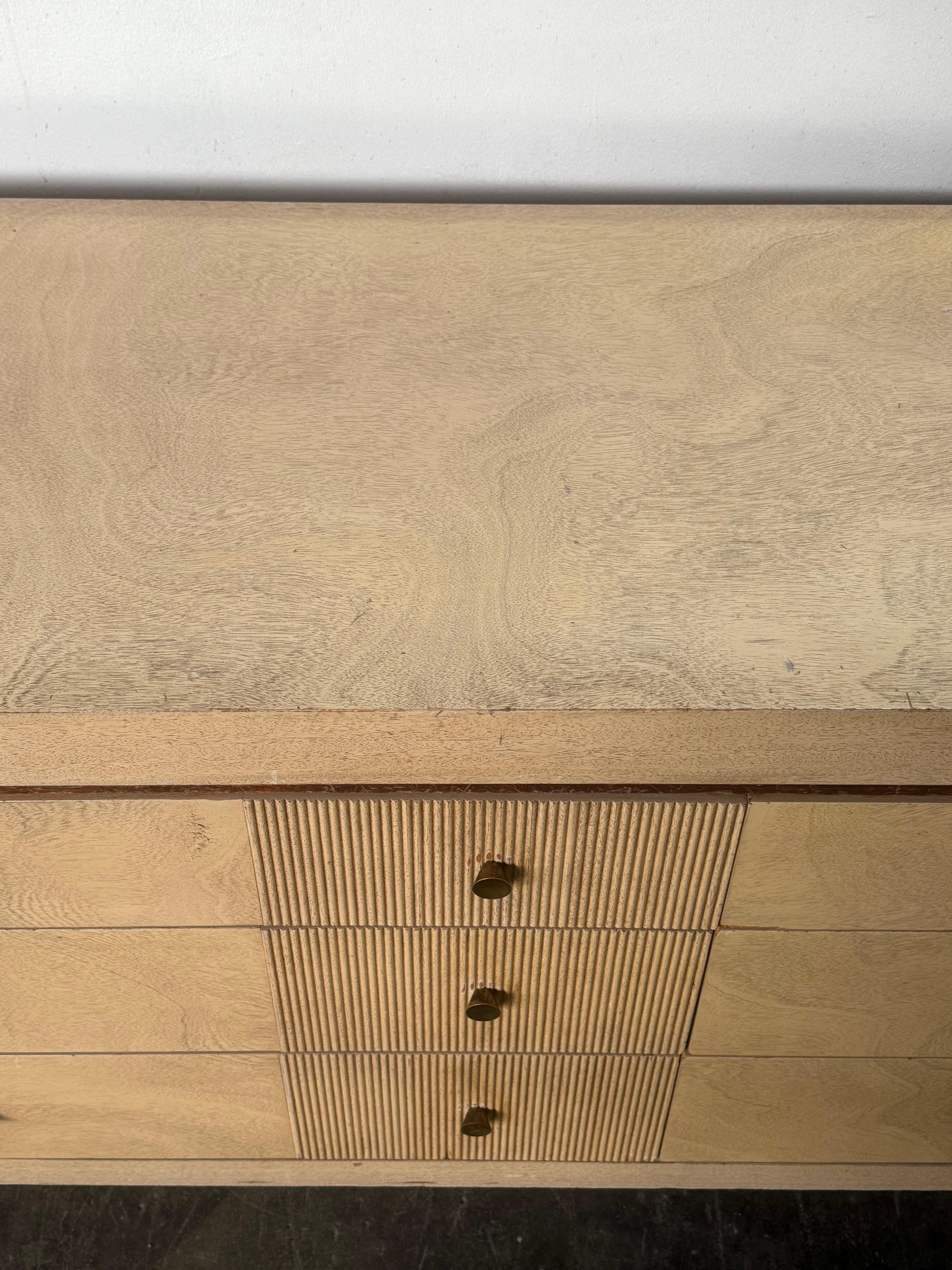 Comò moderno Sieling/Sideboard/Credenza con gambe scultoree in vendita 7