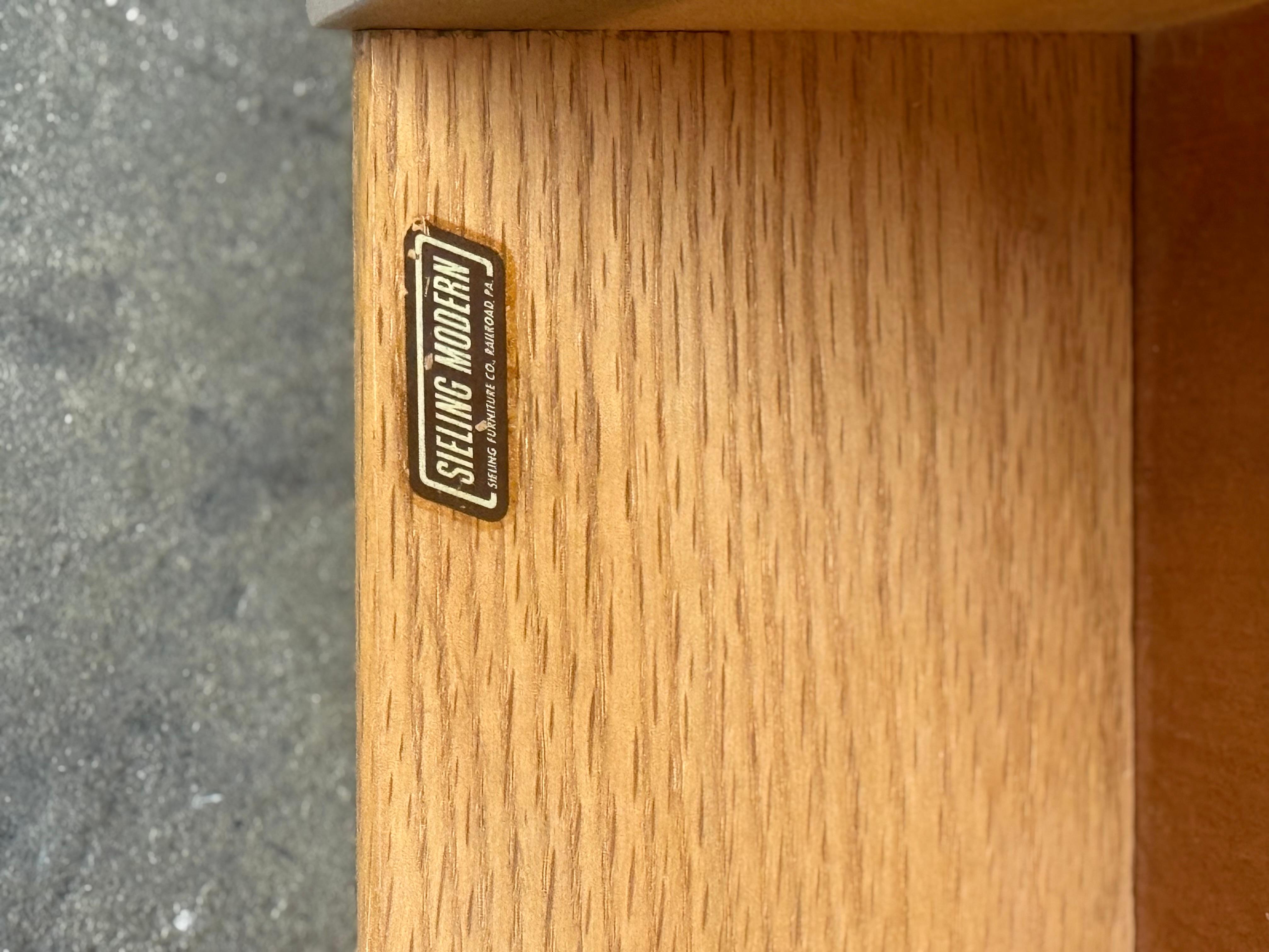 Comò moderno Sieling/Sideboard/Credenza con gambe scultoree in vendita 9