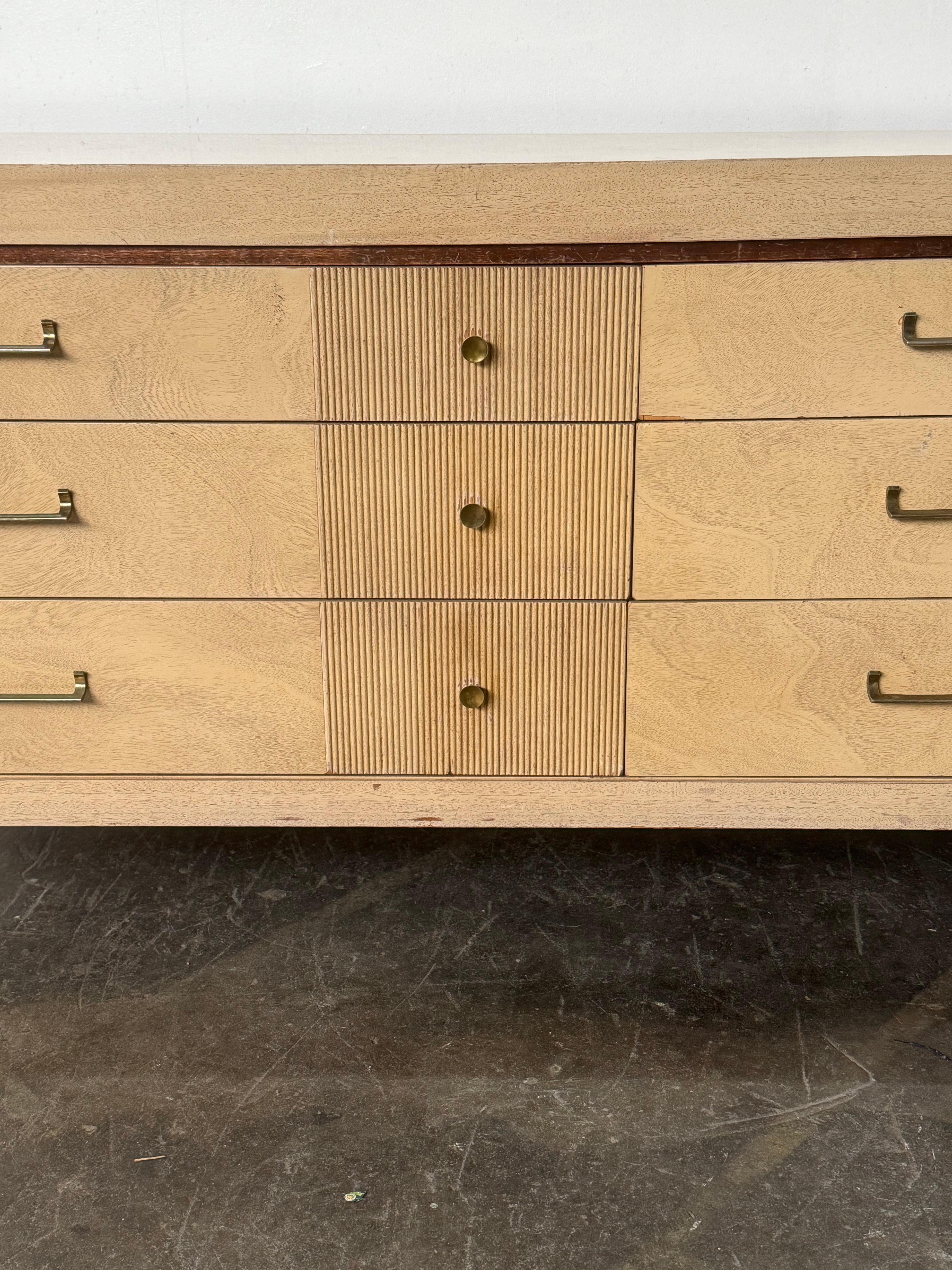 Comò moderno Sieling/Sideboard/Credenza con gambe scultoree in vendita 2