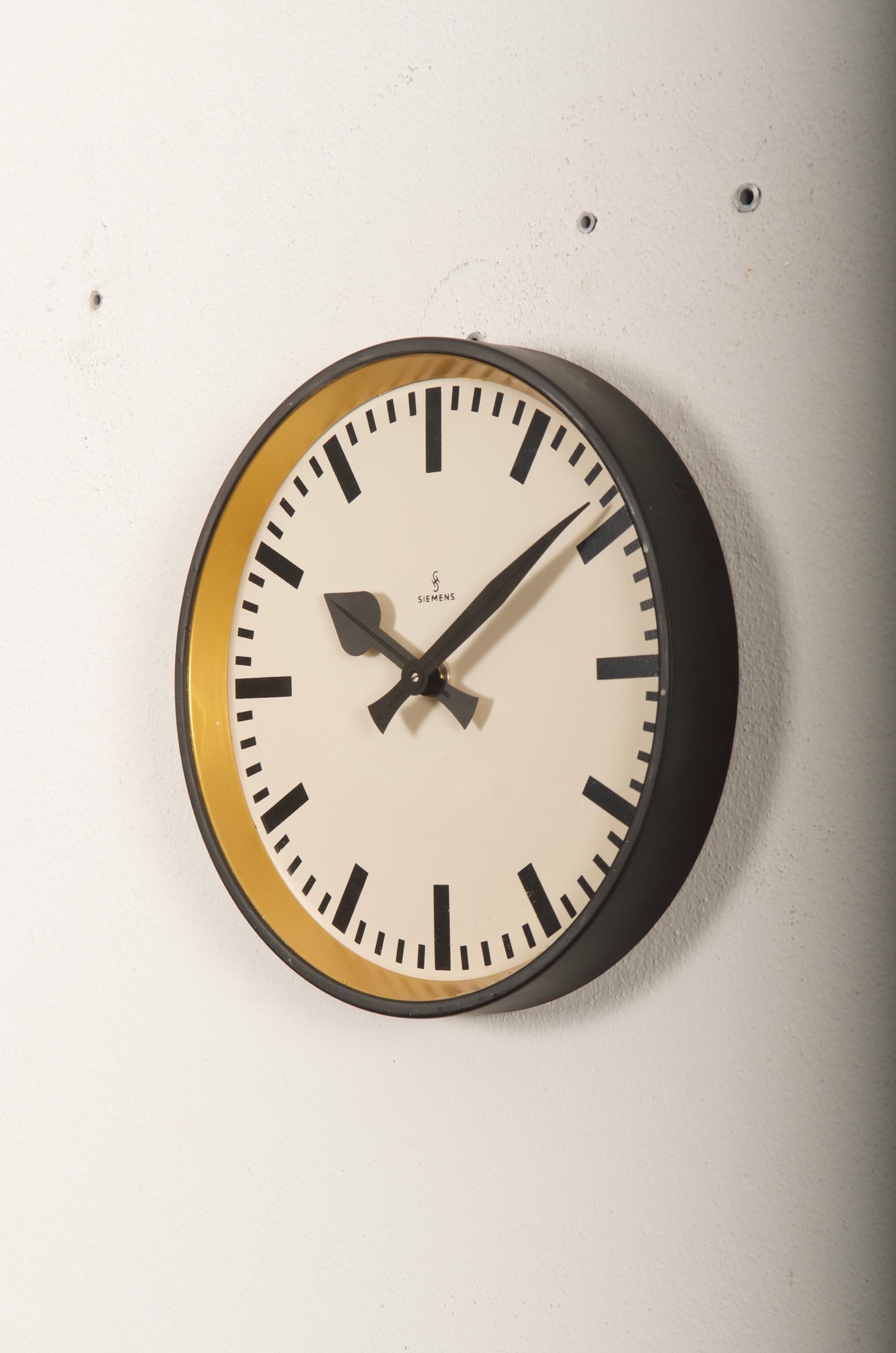 Industrial Siemens Factory, Station or Workshop Wall Clock For Sale