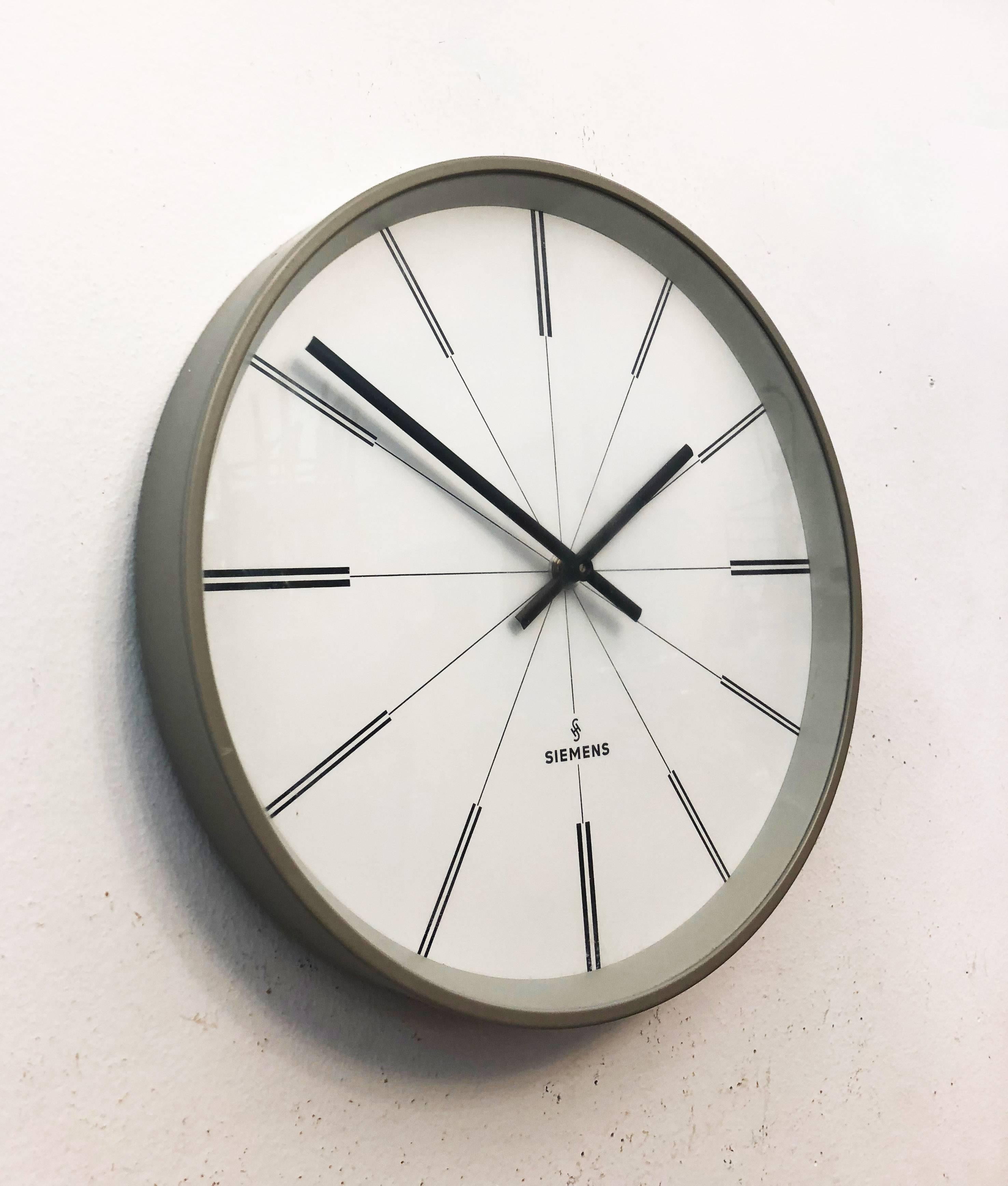 Steel painted with glass front made in Germany in the 1960s.
Formerly a slave clock, it is now fitted with a modern quartz movement with a battery. Delivery time about 2 weeks.
