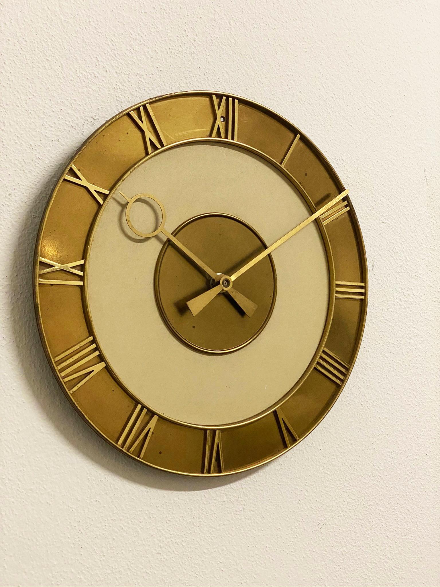 Steel painted with brass roman digits made in Germany in the late 1950s.
Formerly a slave clock, it is now fitted with a modern quartz movement with a battery.
Delivery time about 2-3 weeks.