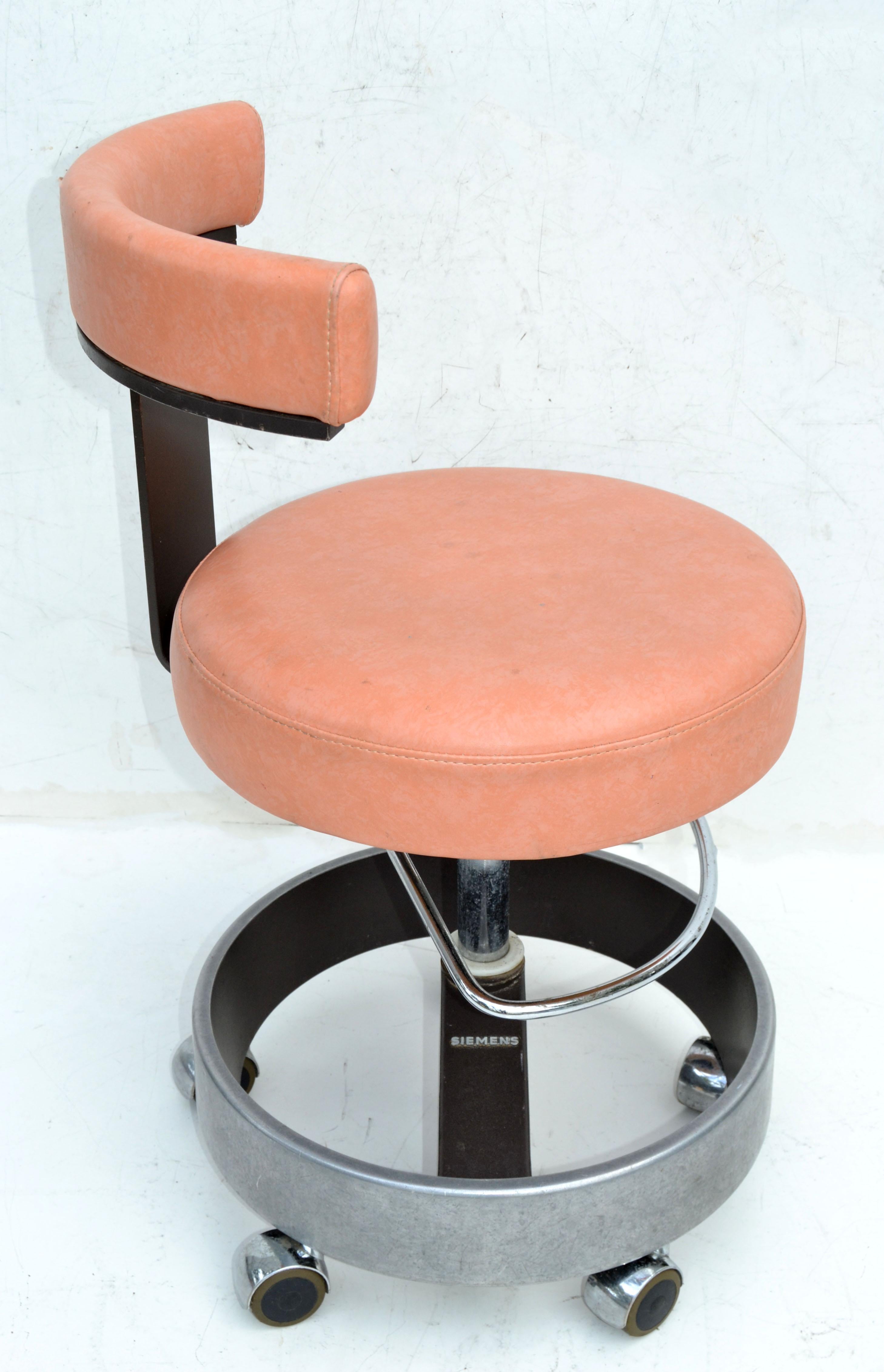 Early Industrial Bauhaus Style West German Office, Dental, or Medical Stool from Siemens
This office or medical stool was manufactured by Siemens in West-Germany in the late 1960s. 
It is made from steel, aluminum and upholstered in light peach