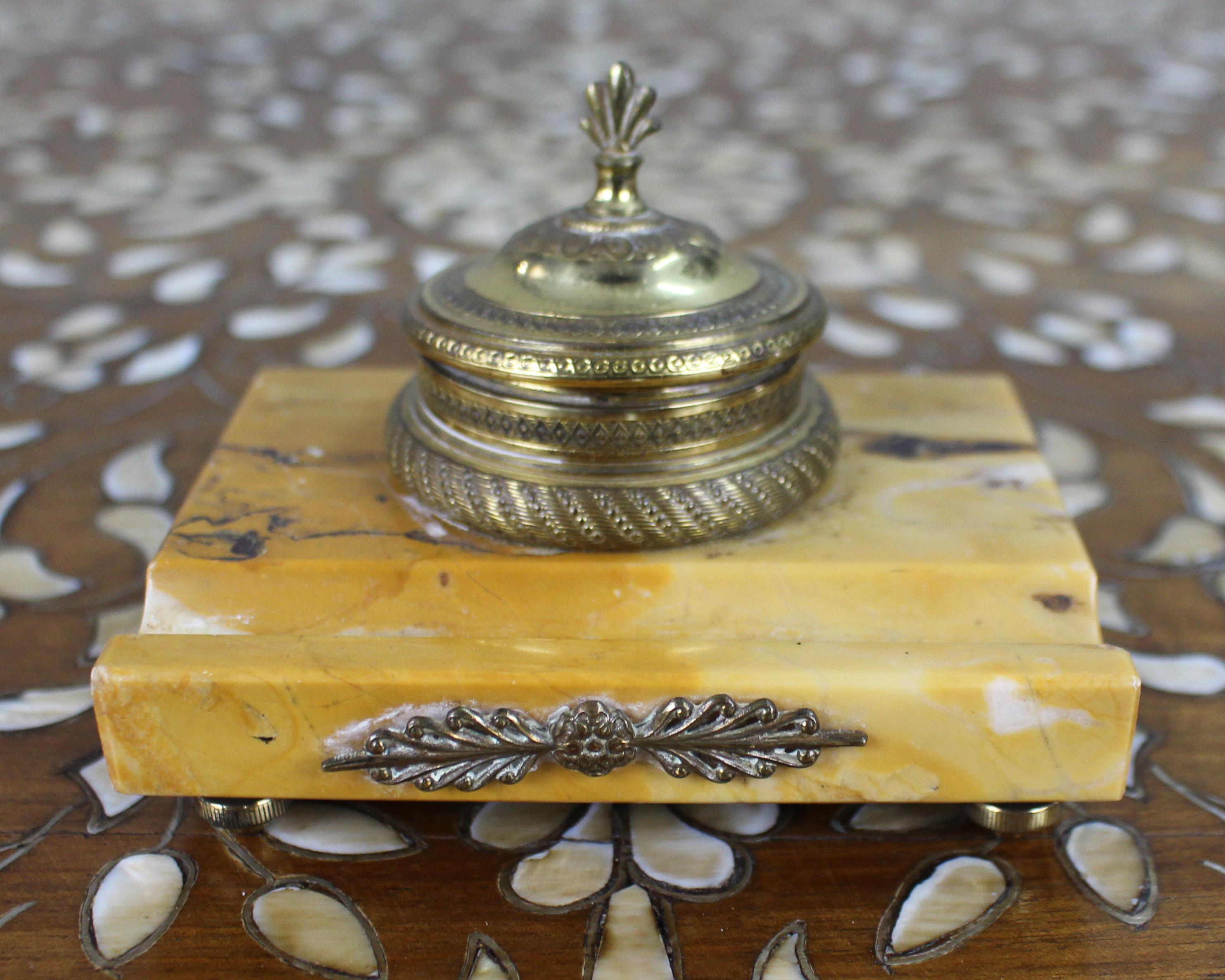 Tintero de mármol y ormolu de Siena, c.1900 Ruso en venta