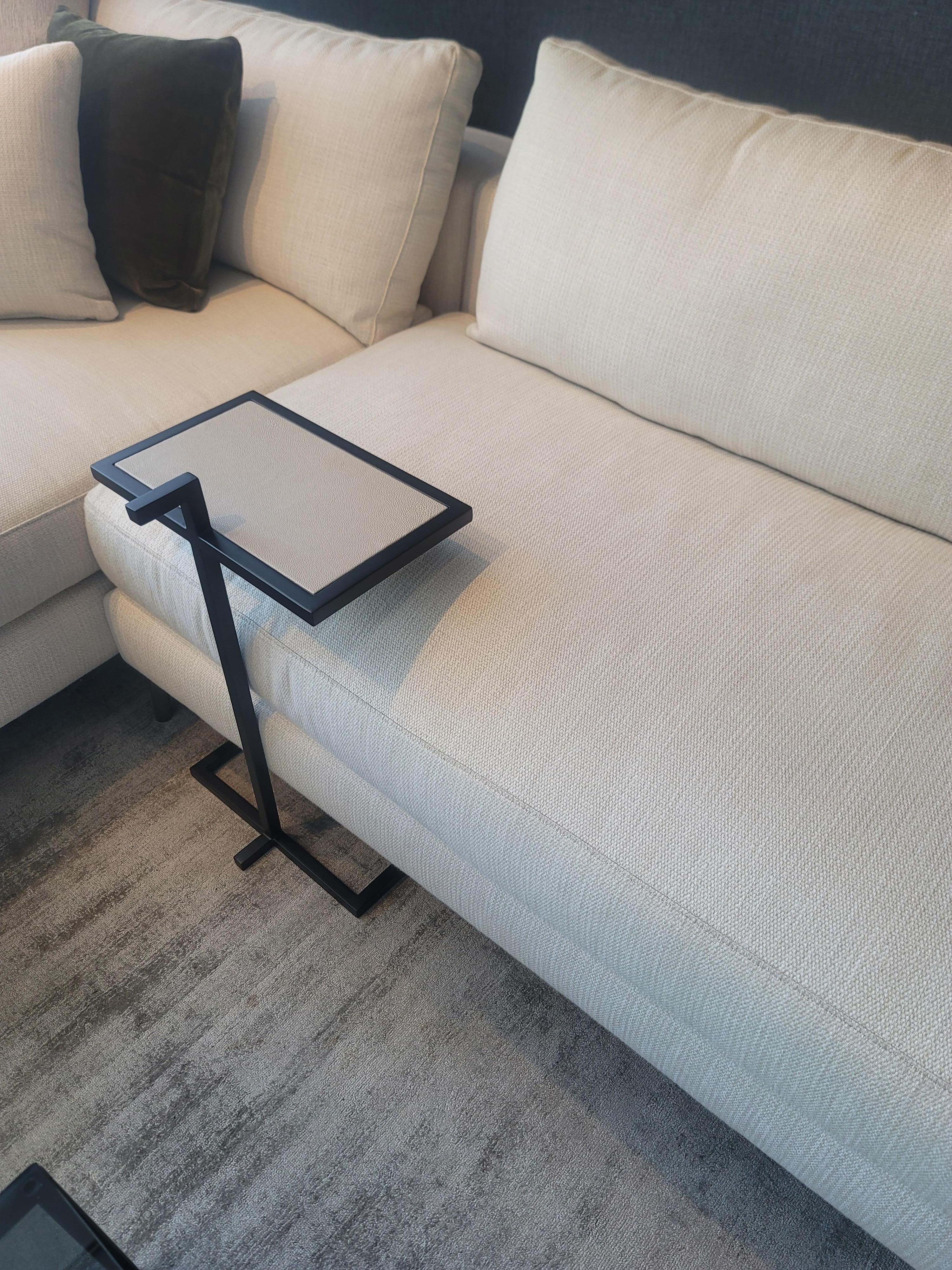 Table d'appoint Siena Neuf - En vente à West Hollywood, CA