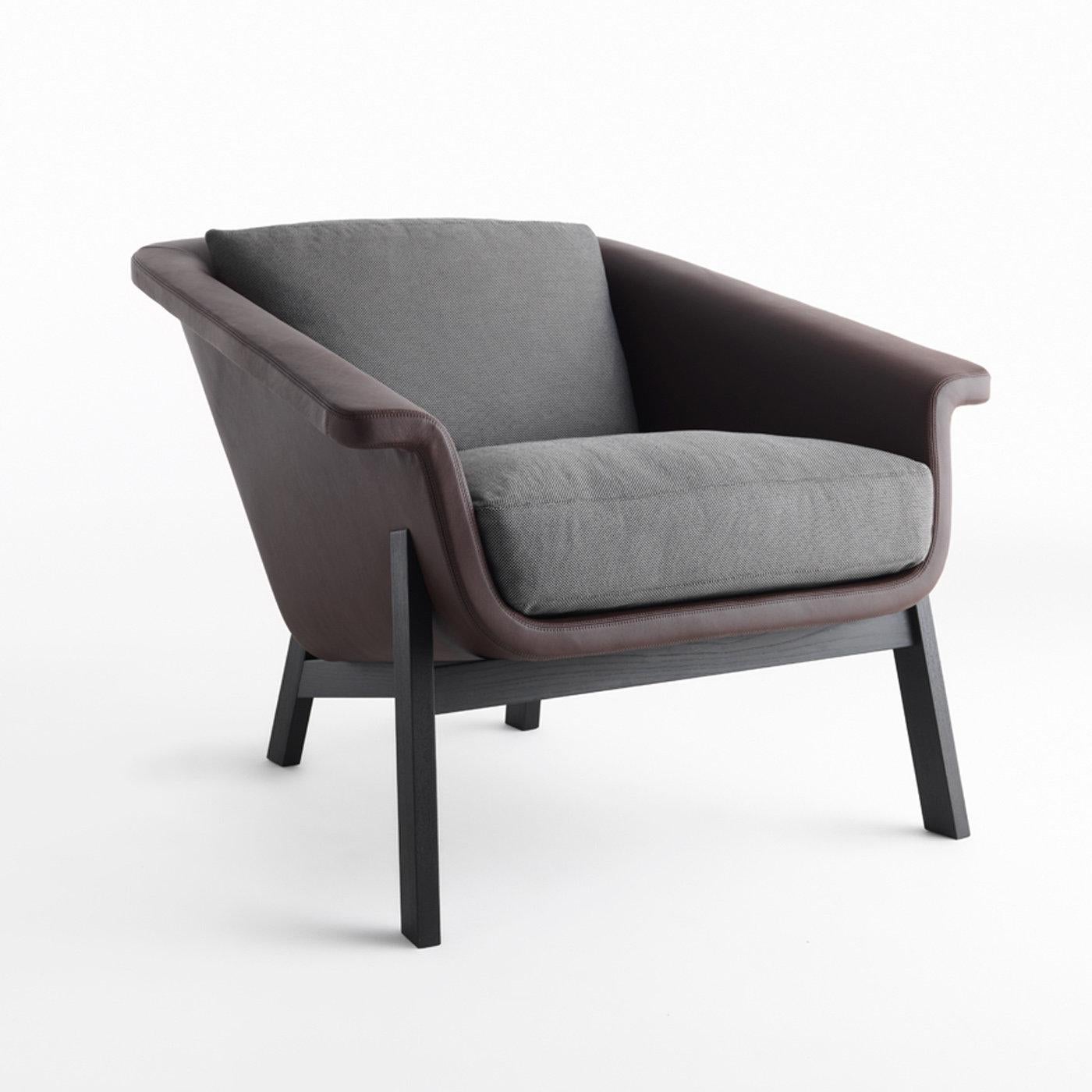 Inspired by the clean and essential Scandinavian style of the 1970s, this elegant armchair designed by Studio Balutto will perfectly suit a modern or minimalist interior. Resting on a black-finished ash wood legs, the large and welcoming