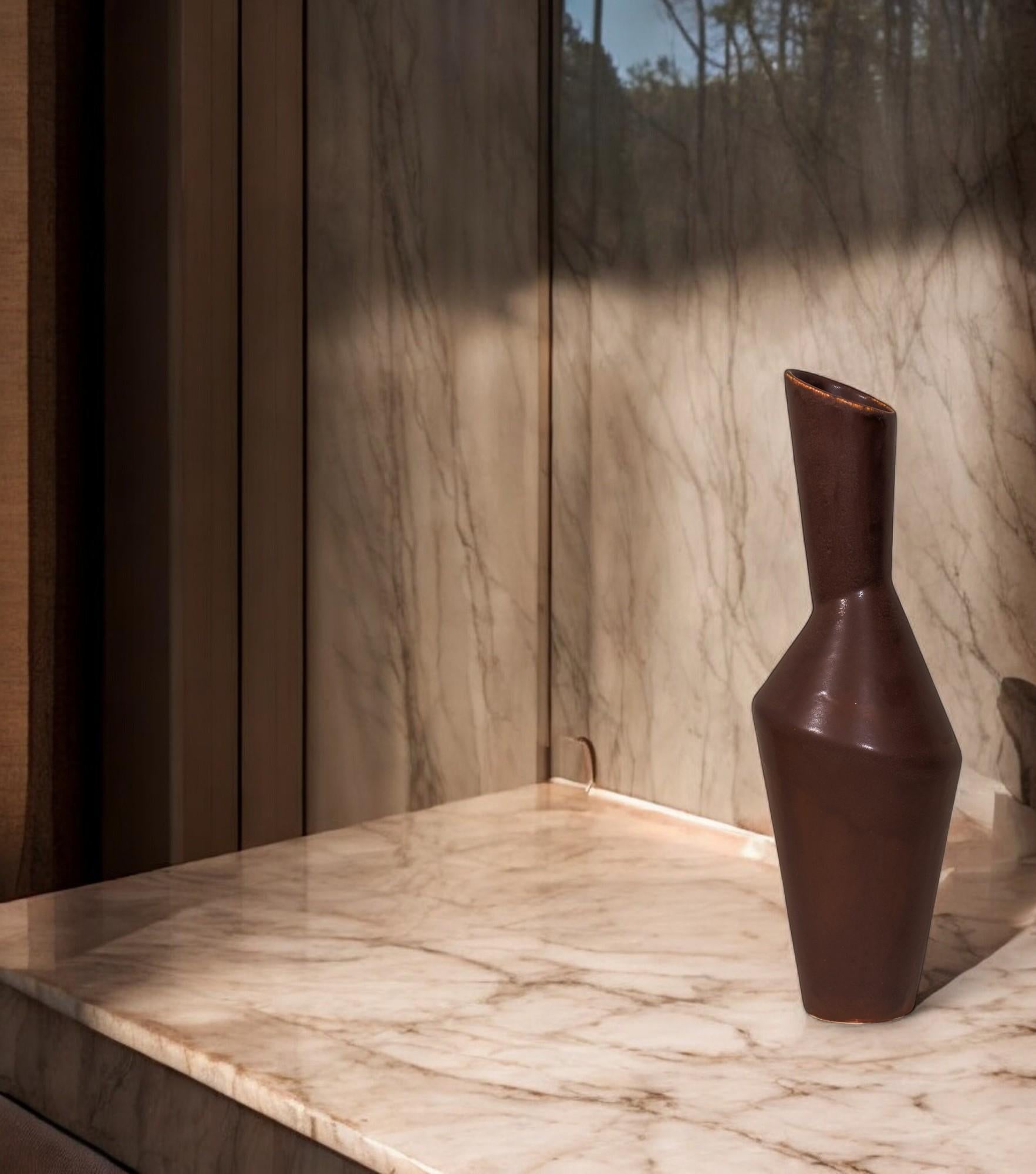 Art nouveau Vase Sienna Elegance Contemporary in Handcrafted Ceramic by Busra Ozdemir en vente