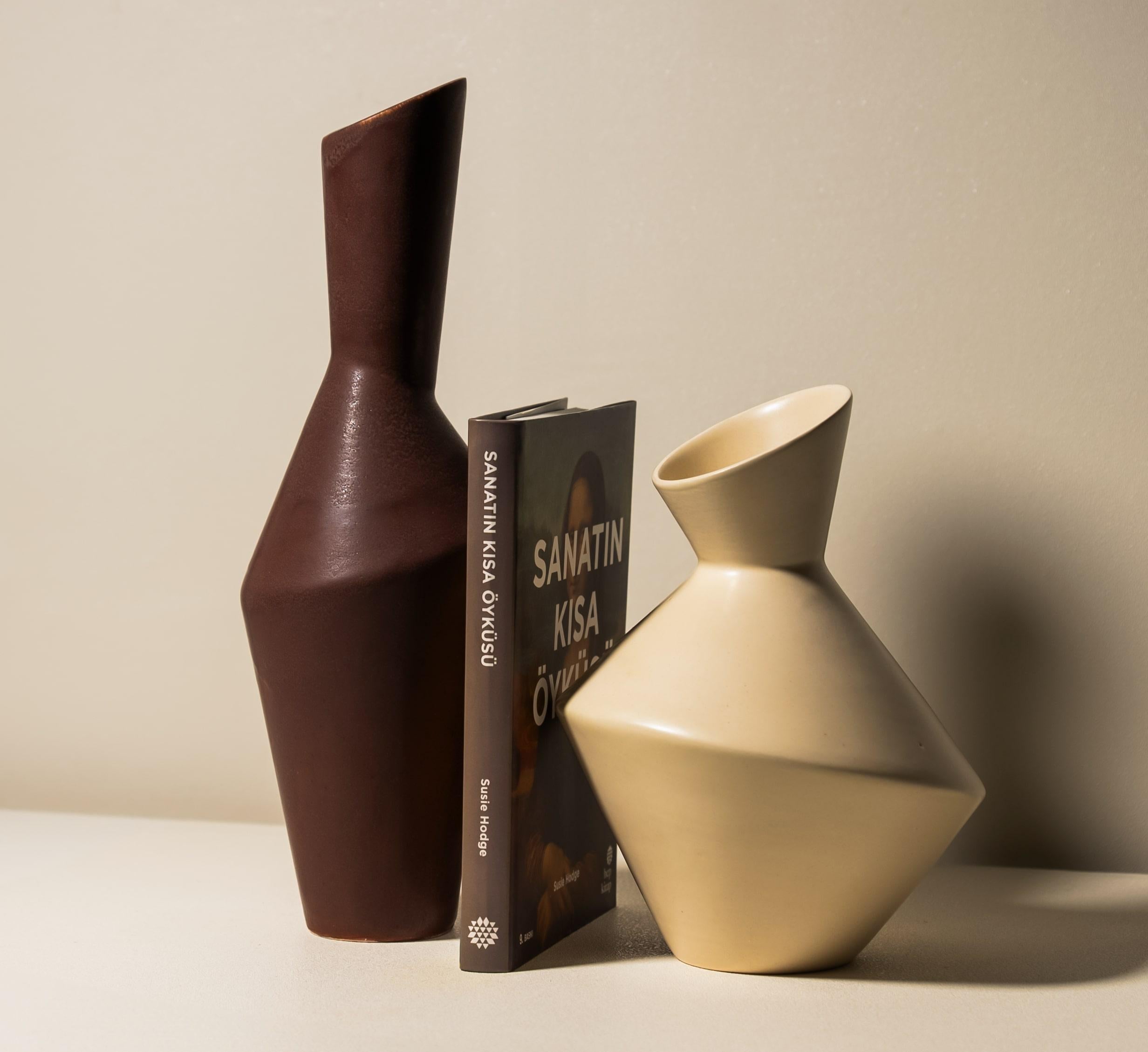Turc Vase Sienna Elegance Contemporary in Handcrafted Ceramic by Busra Ozdemir en vente