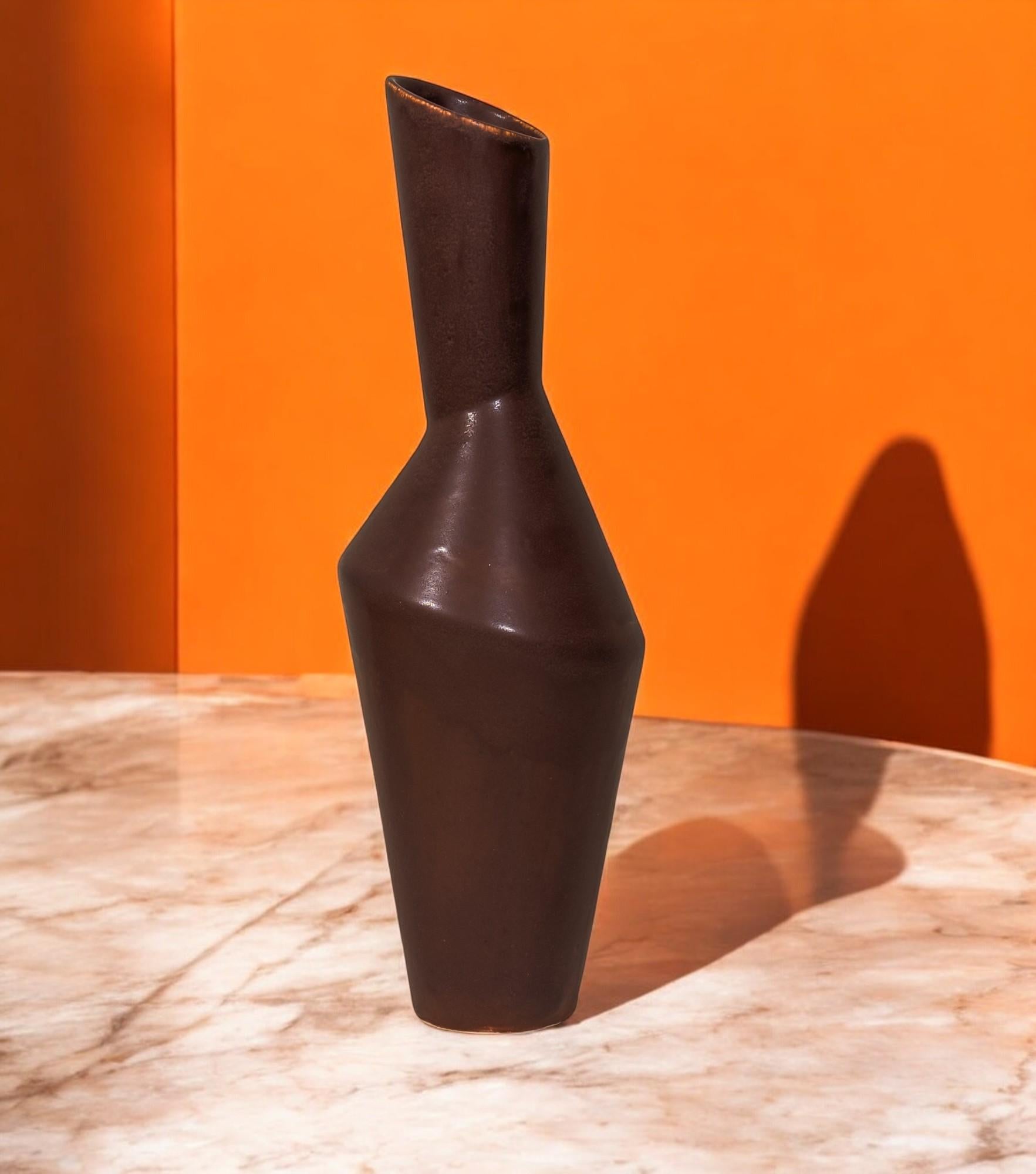XXIe siècle et contemporain Vase Sienna Elegance Contemporary in Handcrafted Ceramic by Busra Ozdemir en vente