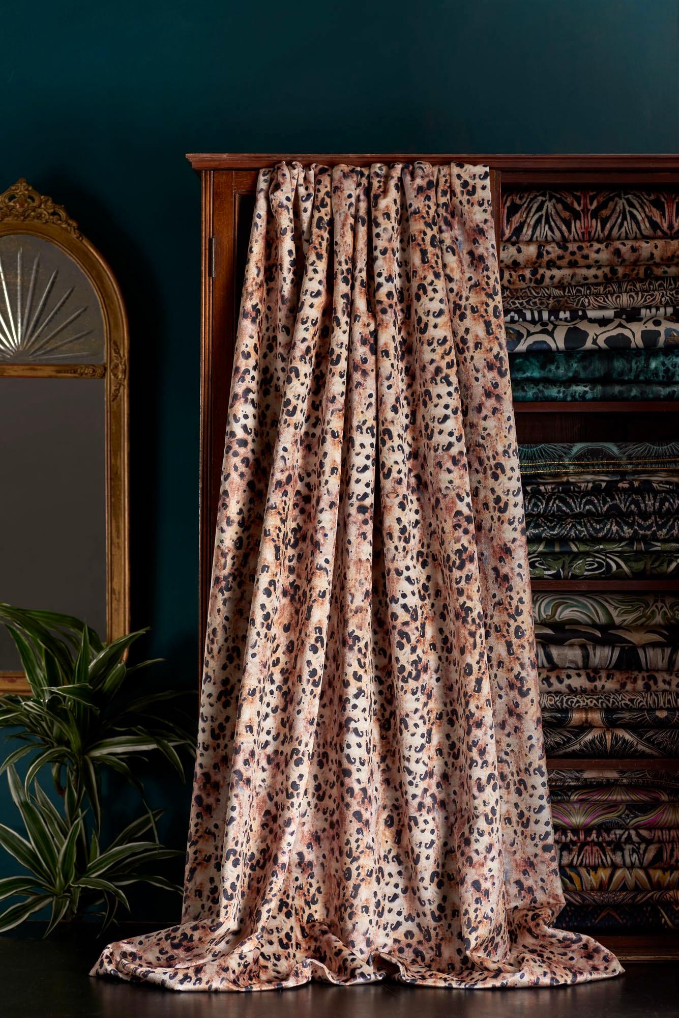 Sienna – a new more random version of her sister print – Savannah. A painterly leopard style design in tones of beige, black, and cream with touches of blue.

This velvet is midweight, with a strong straight woven backing, so is suitable for