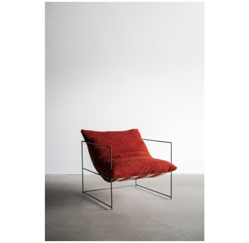 La chaise Sierra est fabriquée à la main à Los Angeles, en Californie. Cette chaise fait partie de la collection Signature Sierra Chair. Cette collection ne peut pas être personnalisée. 
ACIER INDUSTRIEL + DUVET + TISSU DE LAINE BOUCLÉ
FINITION PAR