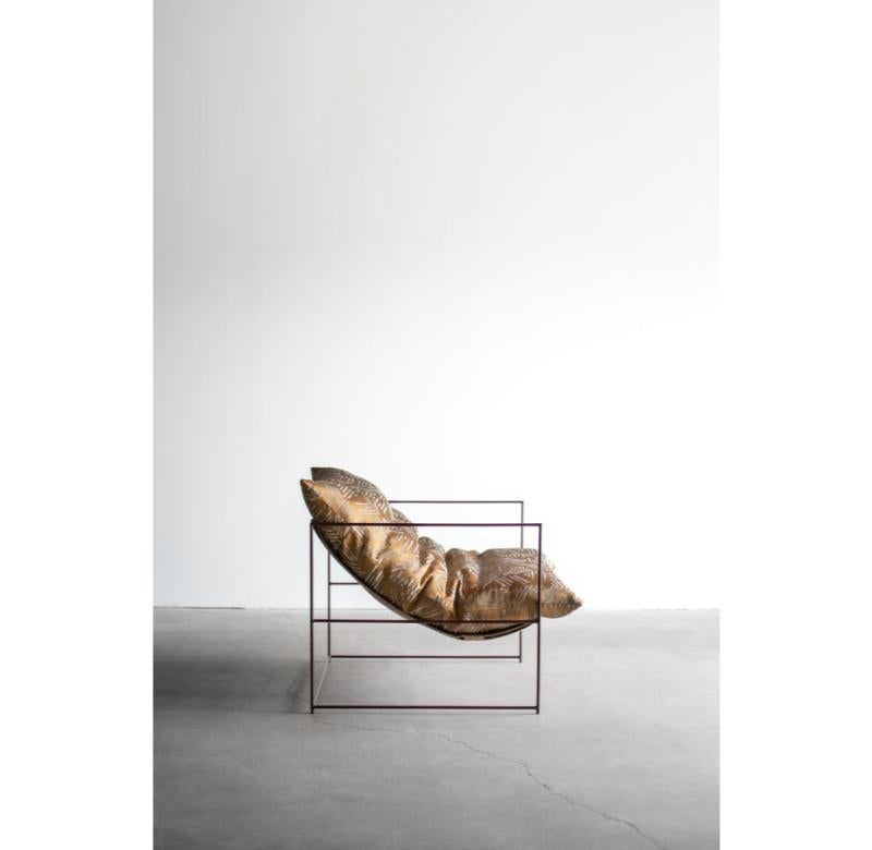 Der Sierra Chair wird vor Ort in Los Angeles, Kalifornien, handgefertigt. Dieser Stuhl ist Teil der Signature Sierra Chair Collection'S. Diese Collection'S kann nicht angepasst werden. 
INDUSTRIESTAHL + DAUNEN + WEBSTOFF
PULVERBESCHICHTUNG

Bei