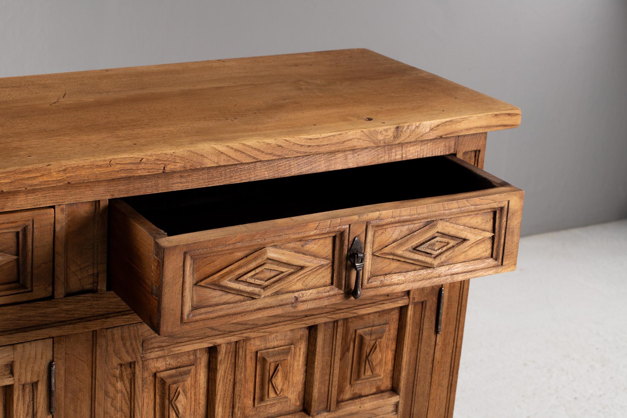 Sierra de Cuenca Buffet in Relief-Carved Oak, Spain, 1940s For Sale 4
