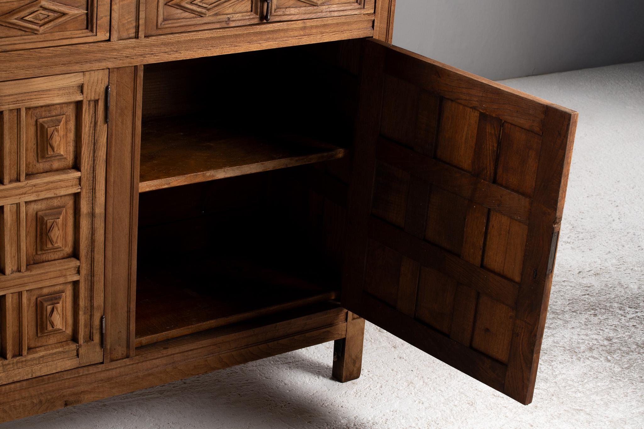Sierra de Cuenca Buffet in Relief-Carved Oak, Spain, 1940s For Sale 5