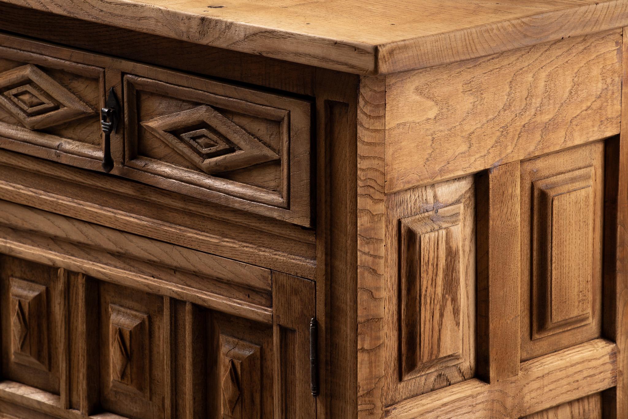 Sierra de Cuenca Buffet in Relief-Carved Oak, Spain, 1940s For Sale 6