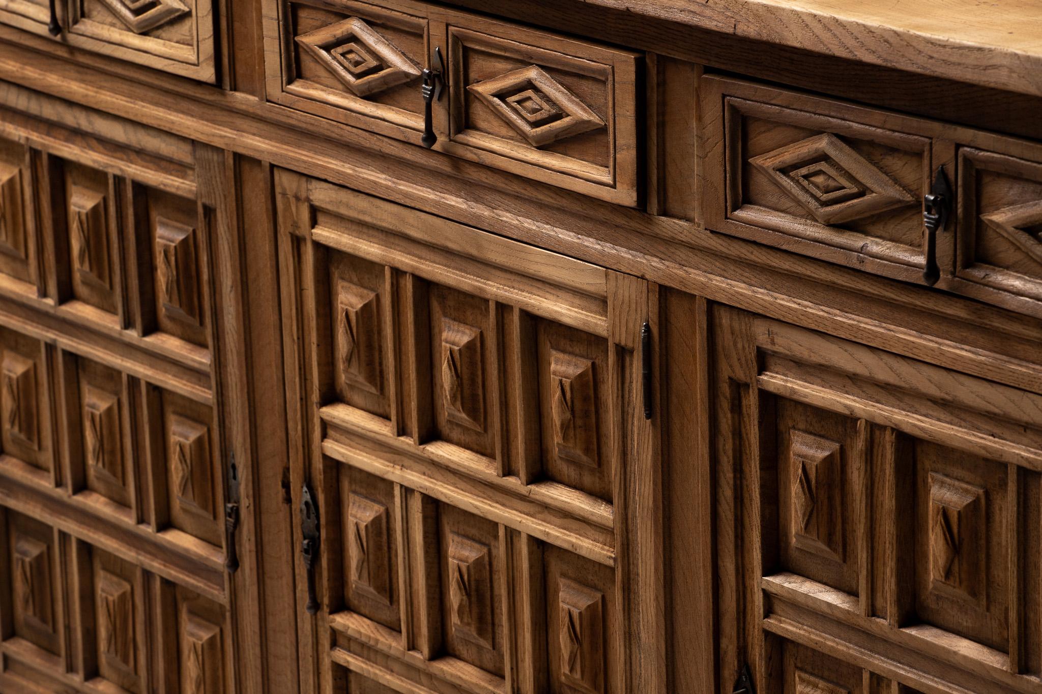 Sierra de Cuenca Buffet in Relief-Carved Oak, Spain, 1940s For Sale 7