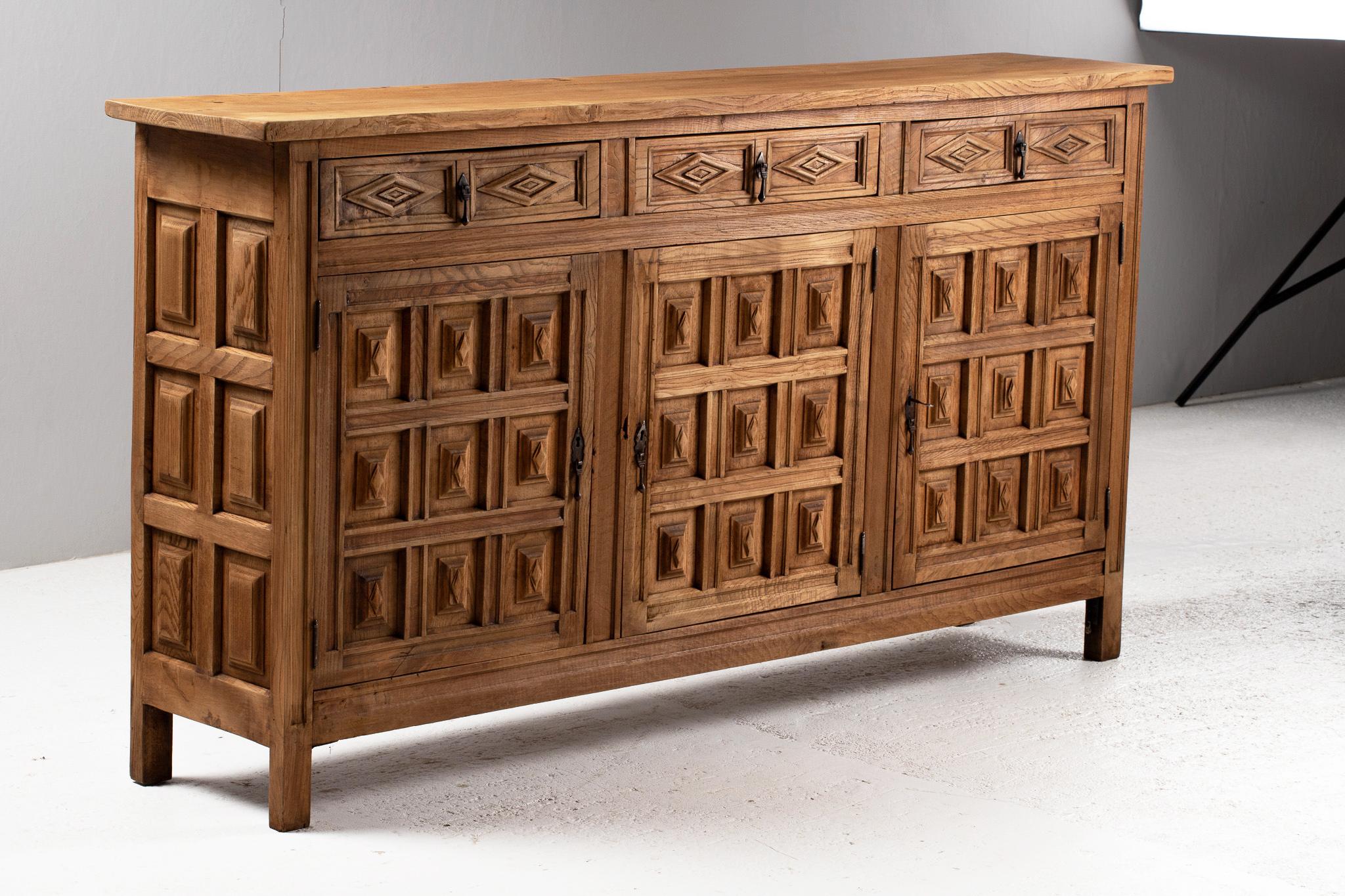 Spanish Sierra de Cuenca Buffet in Relief-Carved Oak, Spain, 1940s For Sale