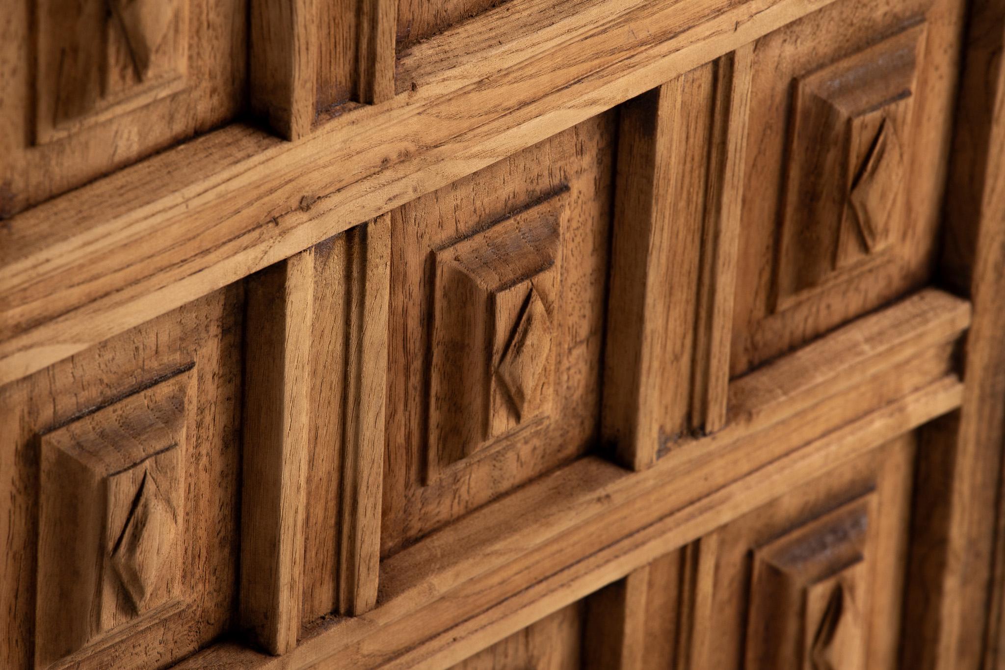 Mid-20th Century Sierra de Cuenca Buffet in Relief-Carved Oak, Spain, 1940s For Sale
