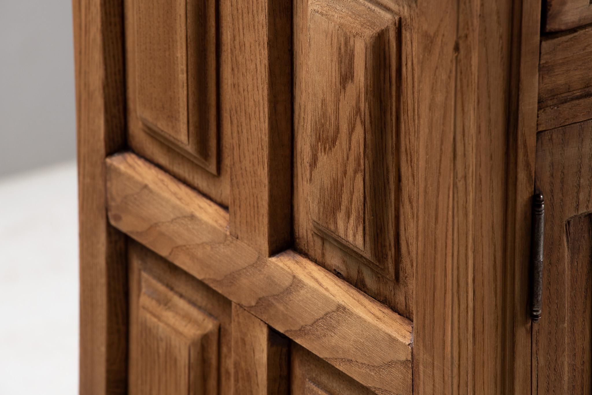 Sierra de Cuenca Buffet in Relief-Carved Oak, Spain, 1940s For Sale 2