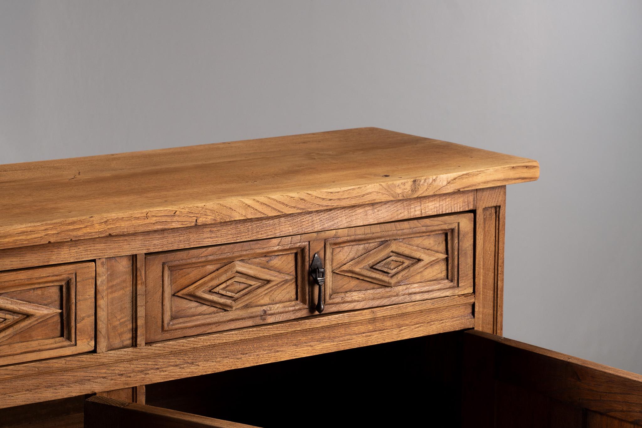 Sierra de Cuenca Buffet in Relief-Carved Oak, Spain, 1940s For Sale 3