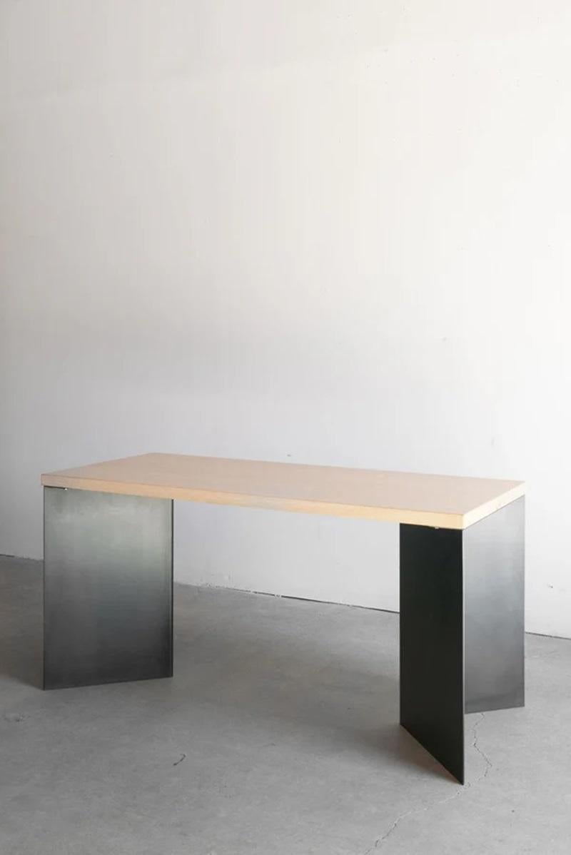 Ce bureau est fabriqué sur mesure à Los Angeles. Les planches de chêne massif sont coupées sur mesure et assemblées. La base en tôle d'acier est pliée, soudée et scellée. 

CHÊNE BLANCHI + ACIER
FINITION POLY
PERSONNALISER CETTE PIÈCE

Pour tous les