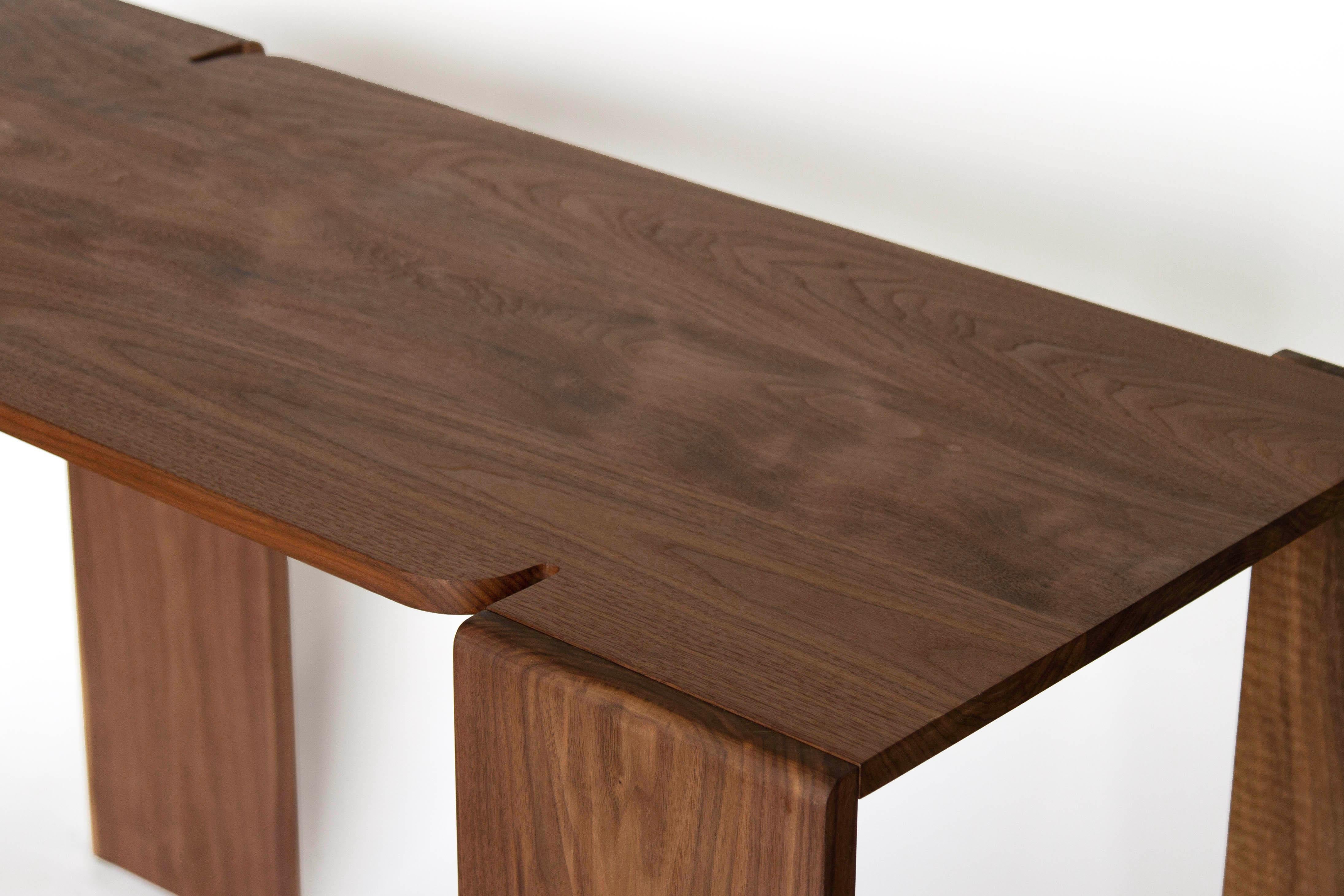 Sierra Desk in solid Walnut  In New Condition For Sale In København Ø, DK