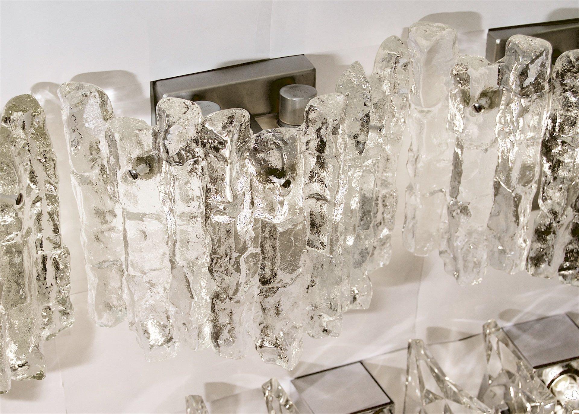 „Sierra“-Wandleuchter aus Eisglas mit Nickel-Ton-Rückwandplatte von Kalmar Franken KG (20. Jahrhundert) im Angebot