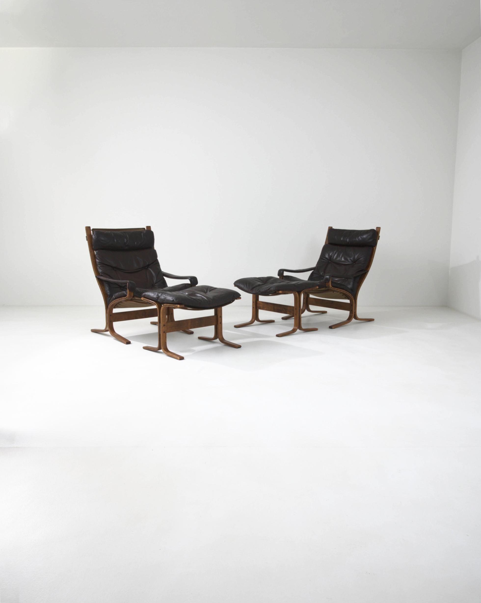 This pair of lounge armchairs with ottomans was designed around the 1960s by Westnofa, a brand known for its association with Norwegian mid-century modern and modernist furniture. The 'Siesta' armchairs feature a curved trestle base that creates a