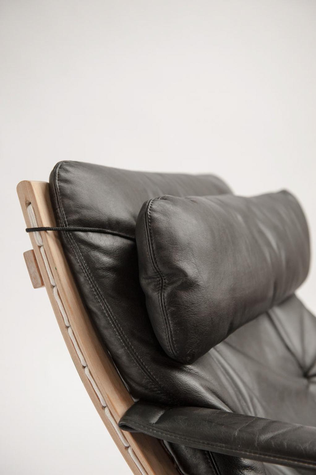 Siesta Chair and Ottoman by Ingmar Relling In Good Condition In London, GB