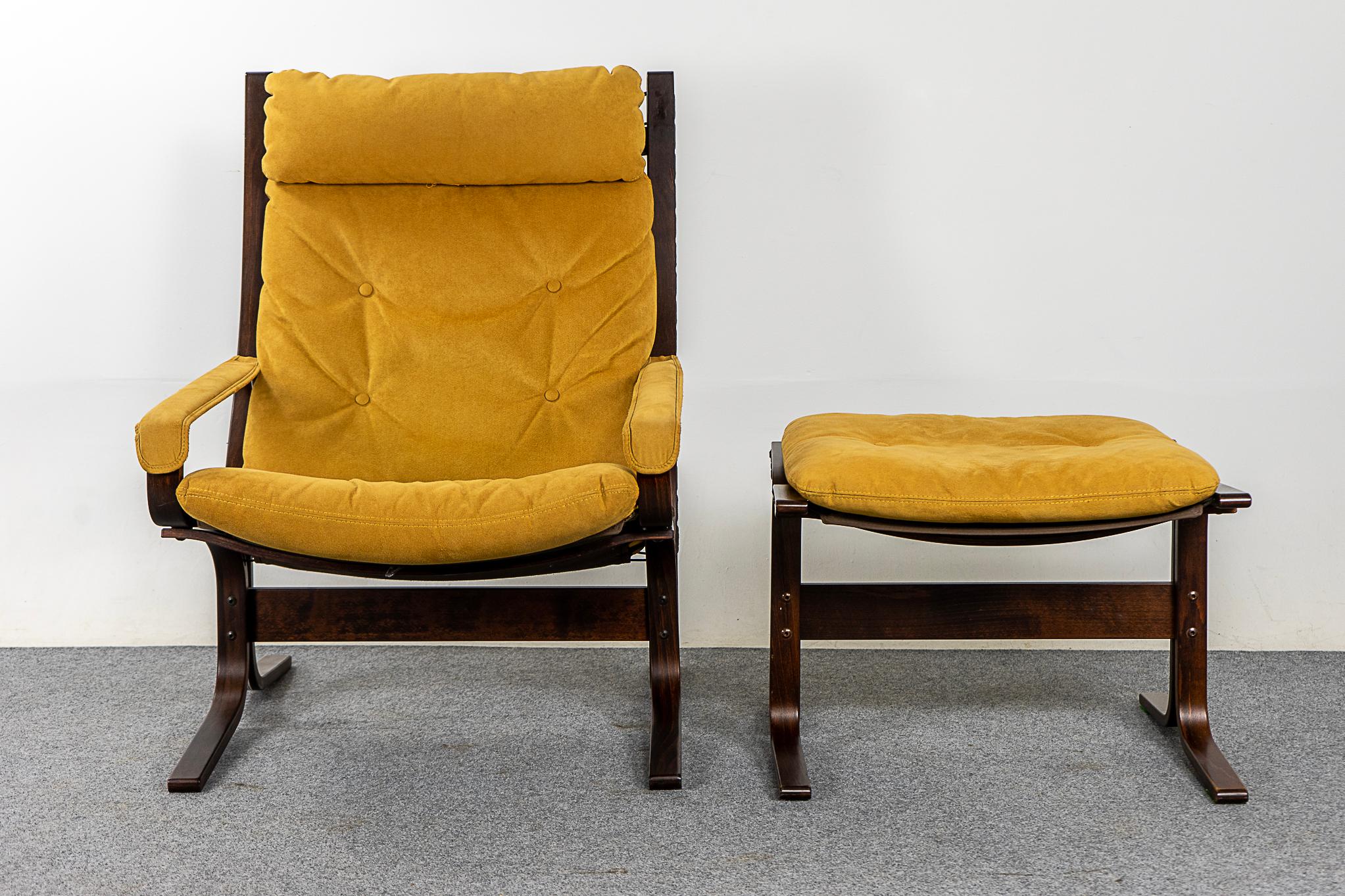 Siesta Lounge Chair + Footstool by Ingmar Relling In Good Condition In VANCOUVER, CA
