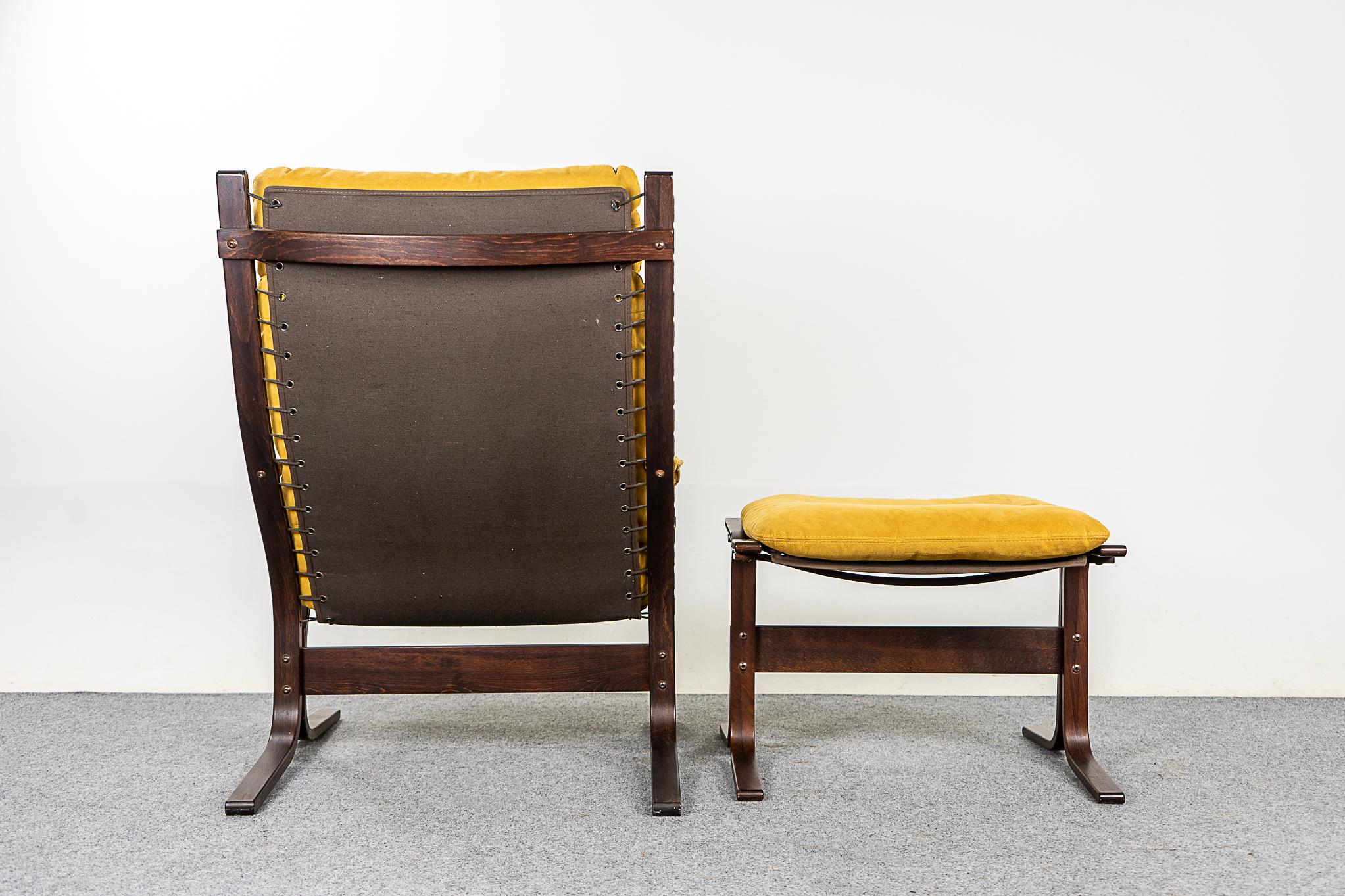 Siesta Lounge Chair + Footstool by Ingmar Relling In Good Condition For Sale In VANCOUVER, CA