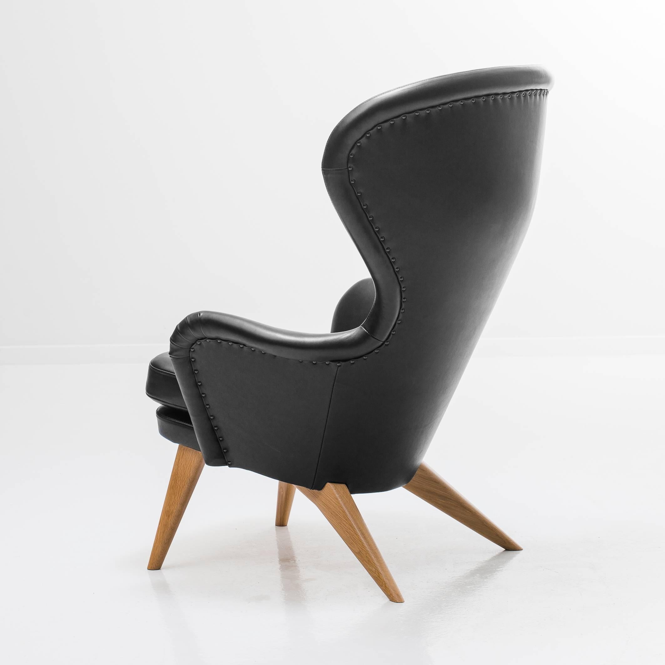 Scandinavian Modern Siesta Lounge Chair in Black Leather Design by Carl Gustav Hiort af Ornäs For Sale