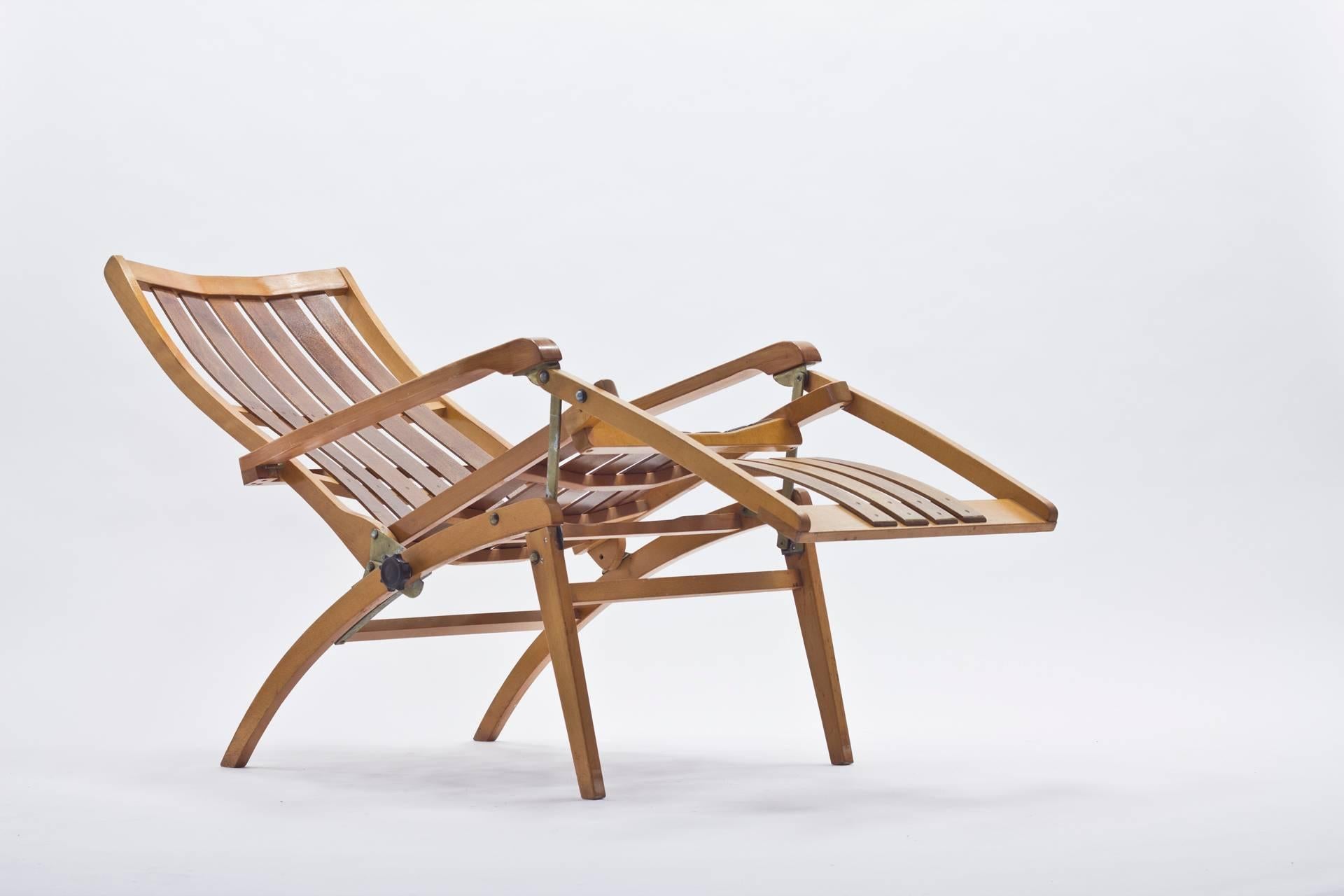 Adjustable folding chair, model Siesta Medizinal, designed in 1936 by Hans & Wassili Luckhardt for Thonet. Overall good vintage condition with ware consistent with age and use.