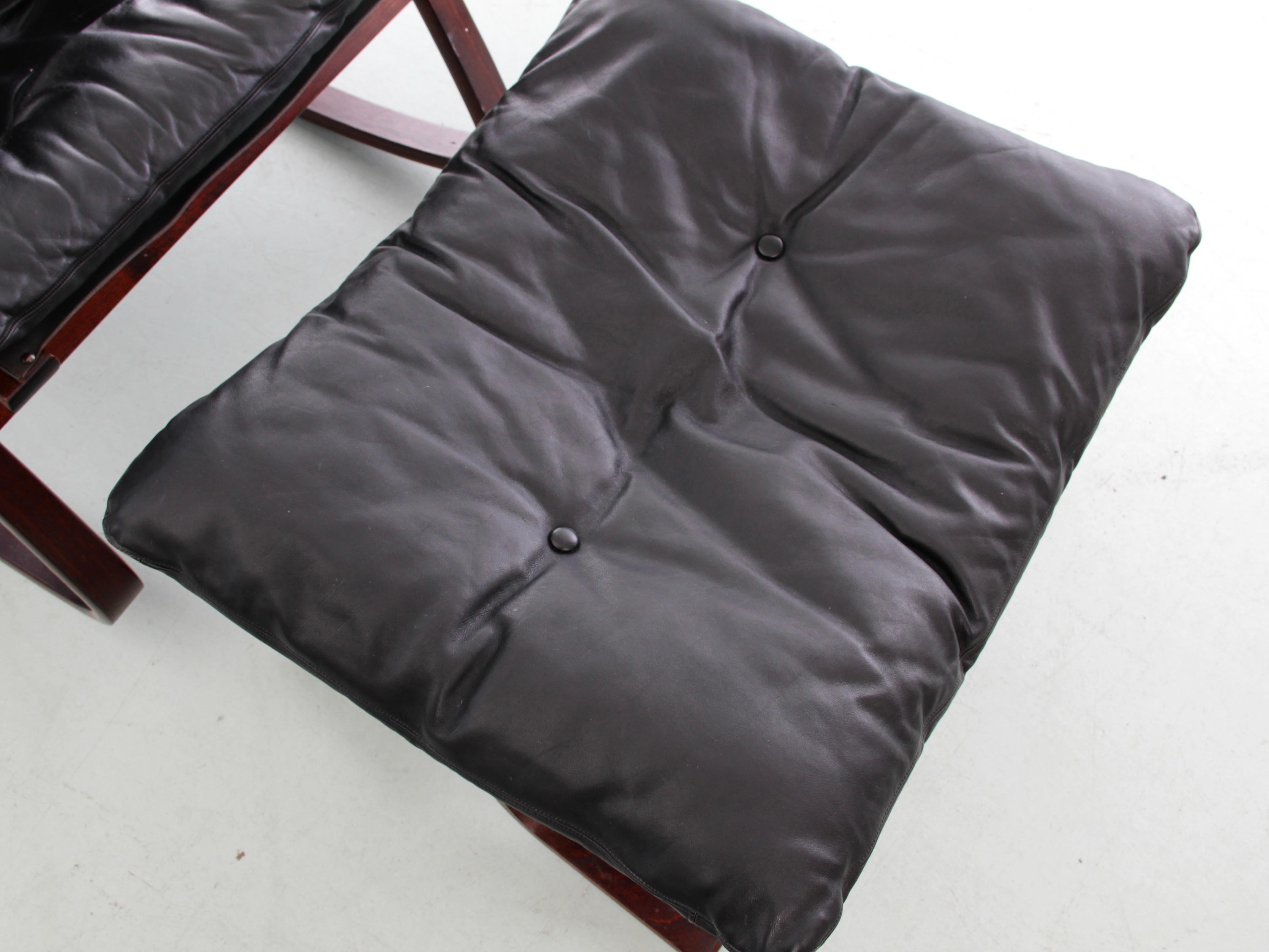 Scandinavo moderno Sedia a dondolo e pouf Siesta di Ingmar Relling in vendita