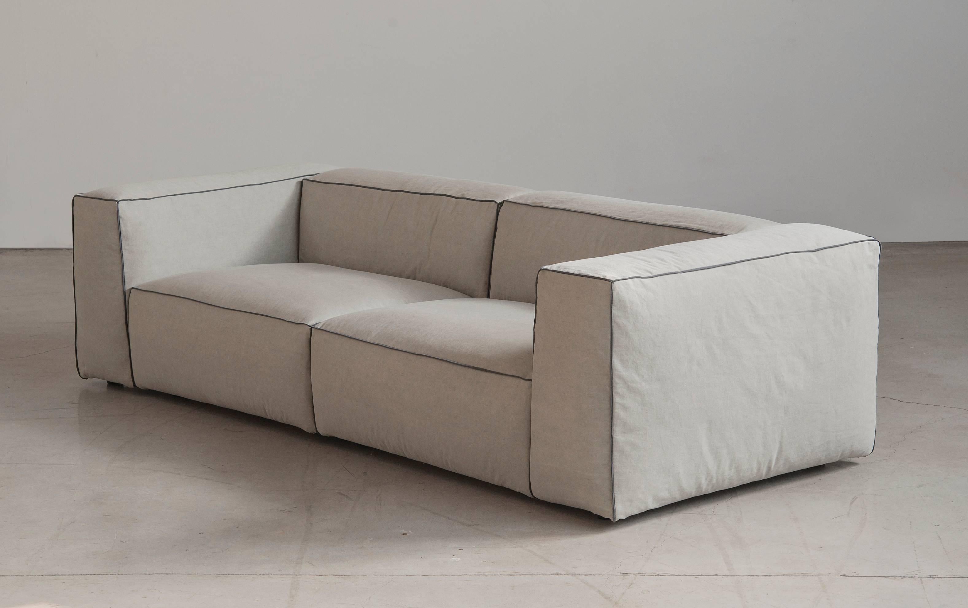 Sifnos is an ample, inviting couch whose geometric volume and soft finish epitomise the concept of absolute lounging. 

Here the three-seat sofa (250cm wide) is covered in removable cotton fabric and features a fixed seat and backrest.

This sofa is