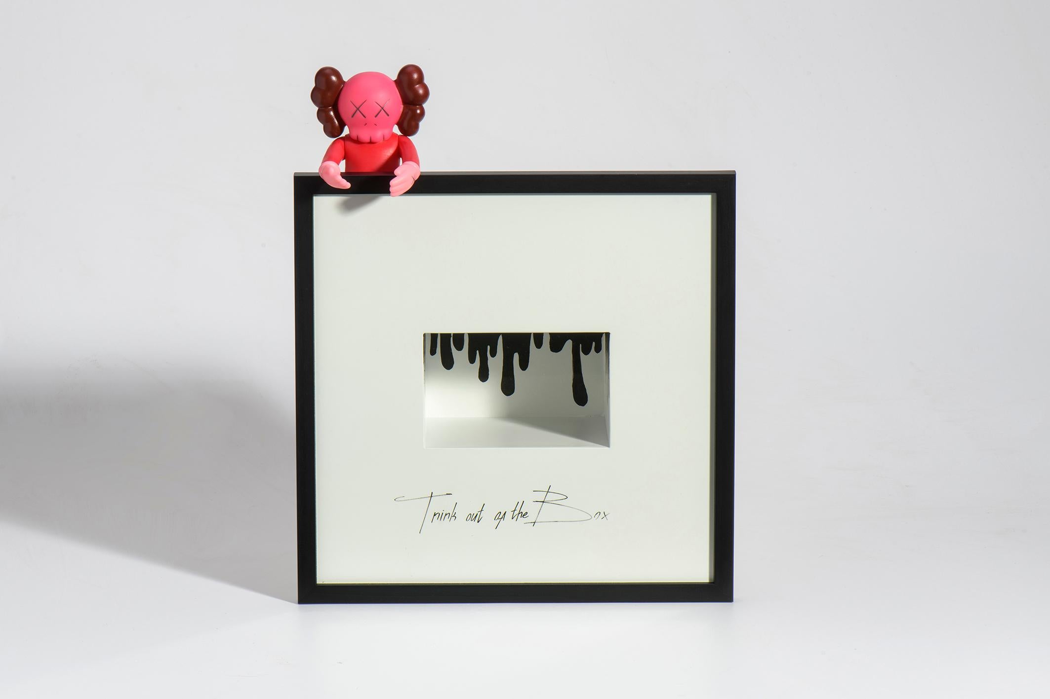 Think out of the box : a Playful Fusion of Text and Figurine, pour une installation murale