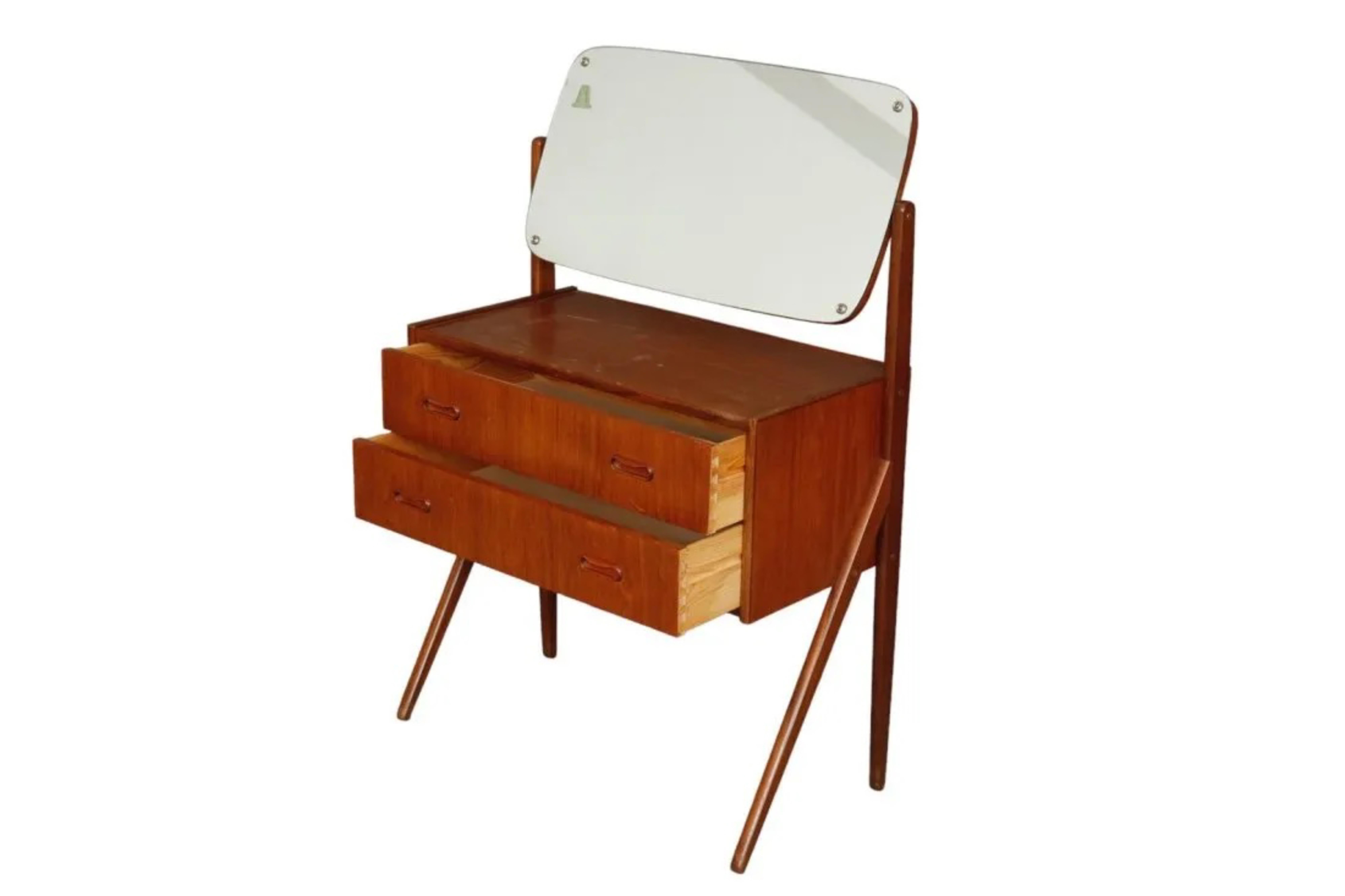 A 1960s Danish Y-leg vanity with mirror in the style of Sigfred Omann for Olholm Mobelfabrik 

Made of teak with two dovetailed drawers that open with recessed handles.

Dimensions:
W27” x D14.5” x H42” 
with mirror Dresser height: 26.5”

very good