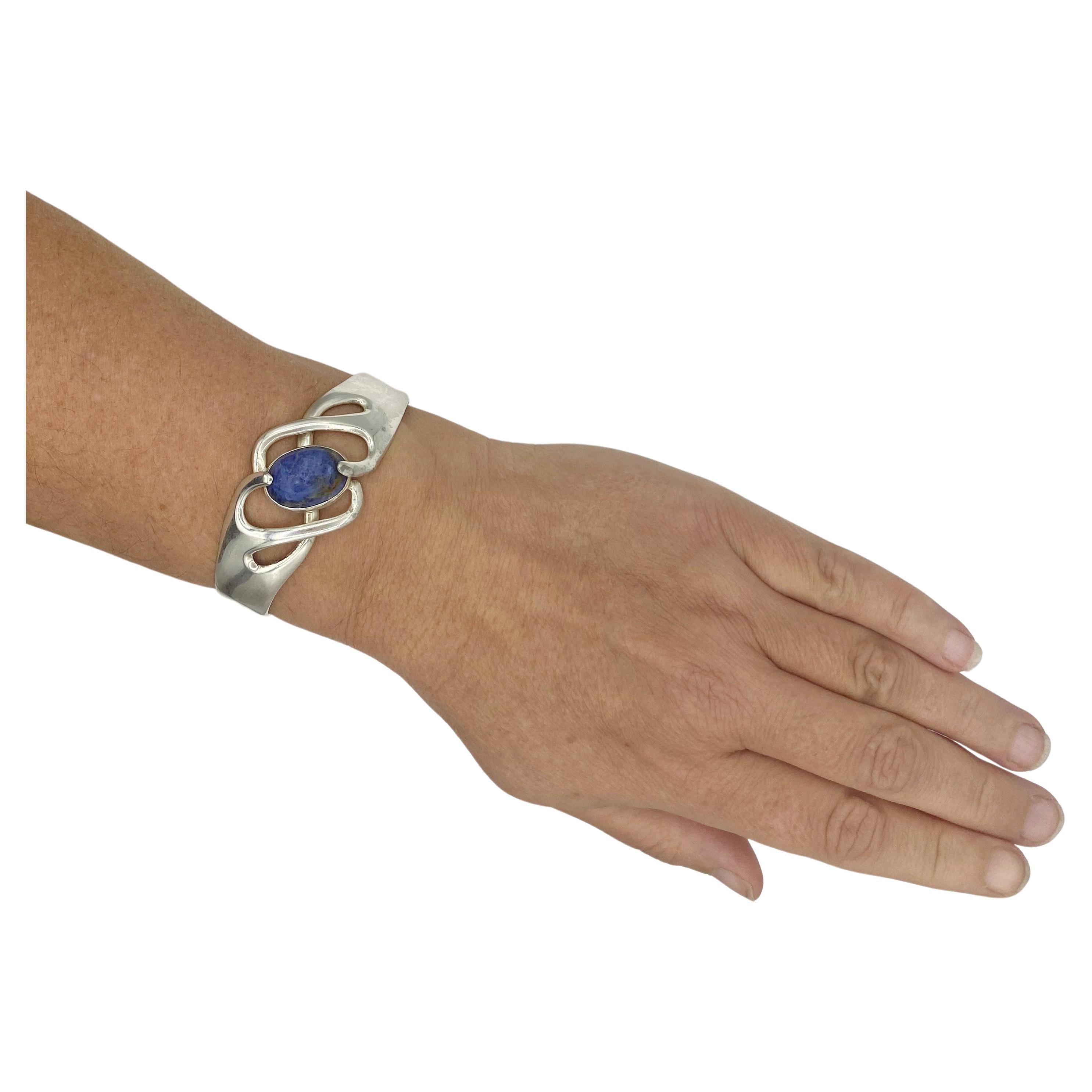 Sigi Pineda Armband mit Scharnier aus blauem Sodalit und Sterlingsilber aus der Mitte des Jahrhunderts (Cabochon) im Angebot