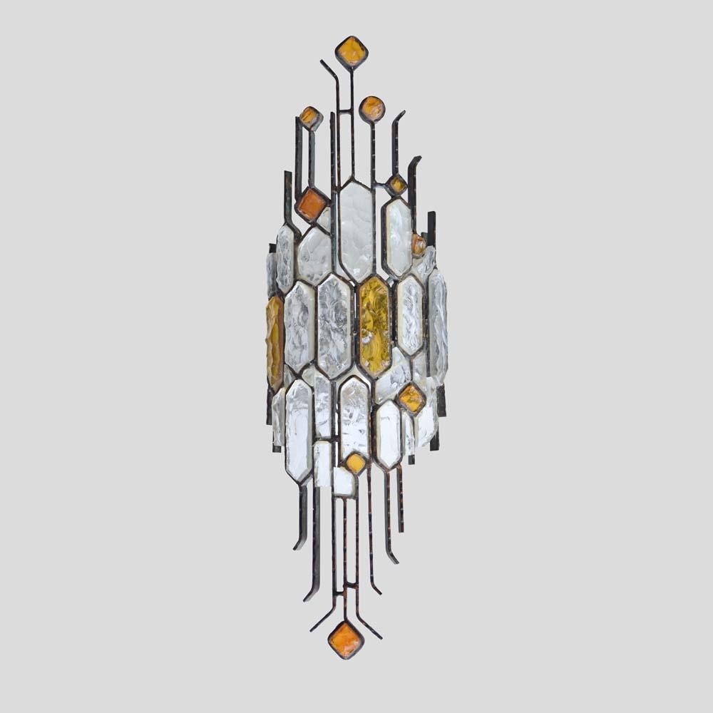 Late 20th Century Sigle wall light Hammered Clear and Amber Italian Design by Longobard For Sale
