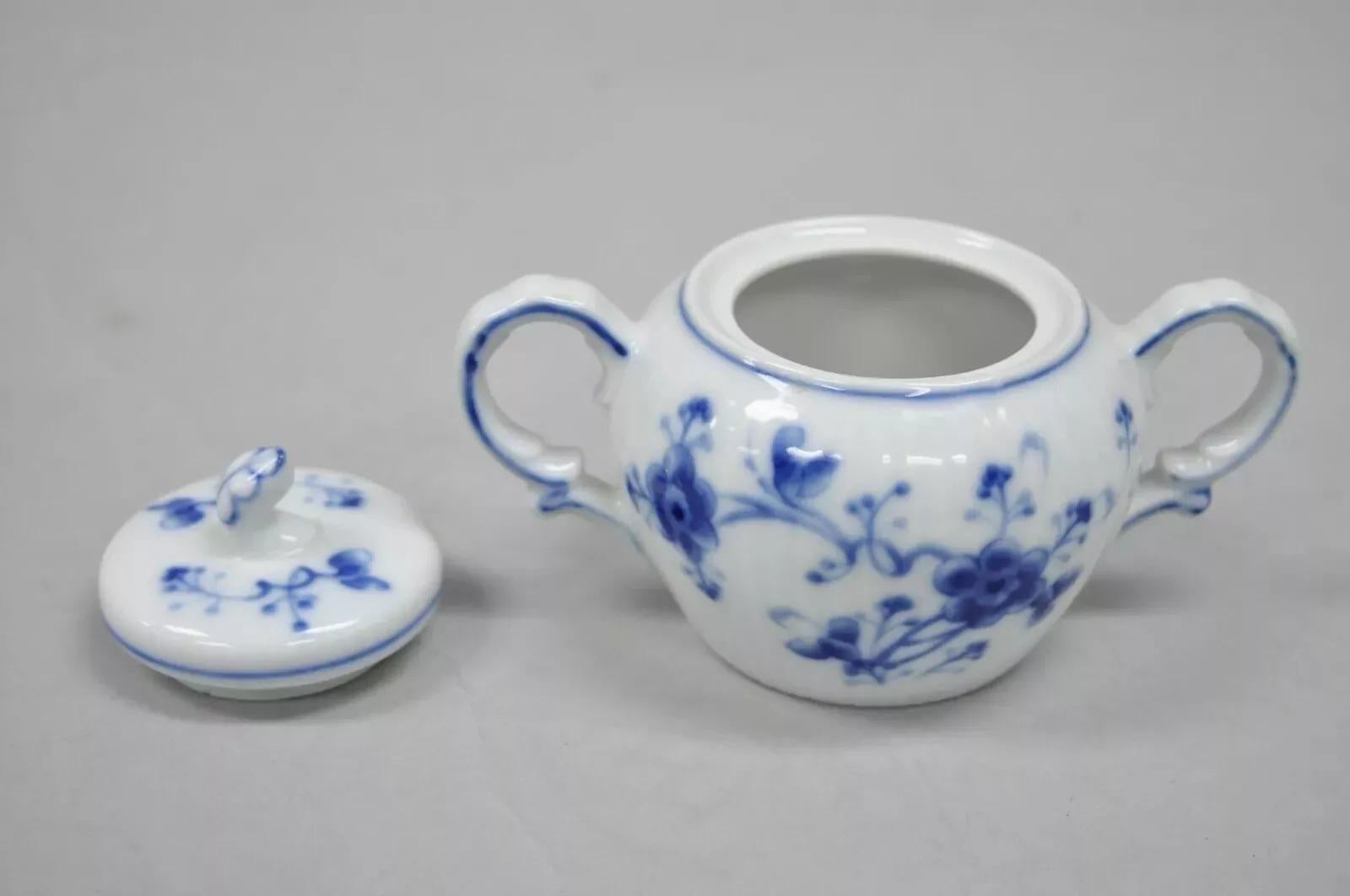 Inconnu Sucrier SIGMA à double poignée en porcelaine bleu victorien 7050 en vente