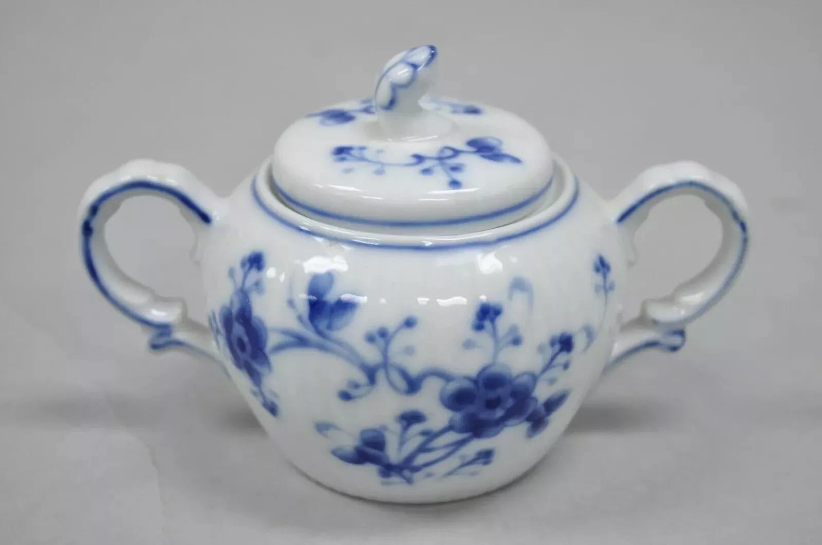 Sucrier SIGMA à double poignée en porcelaine bleu victorien 7050 Bon état - En vente à Philadelphia, PA