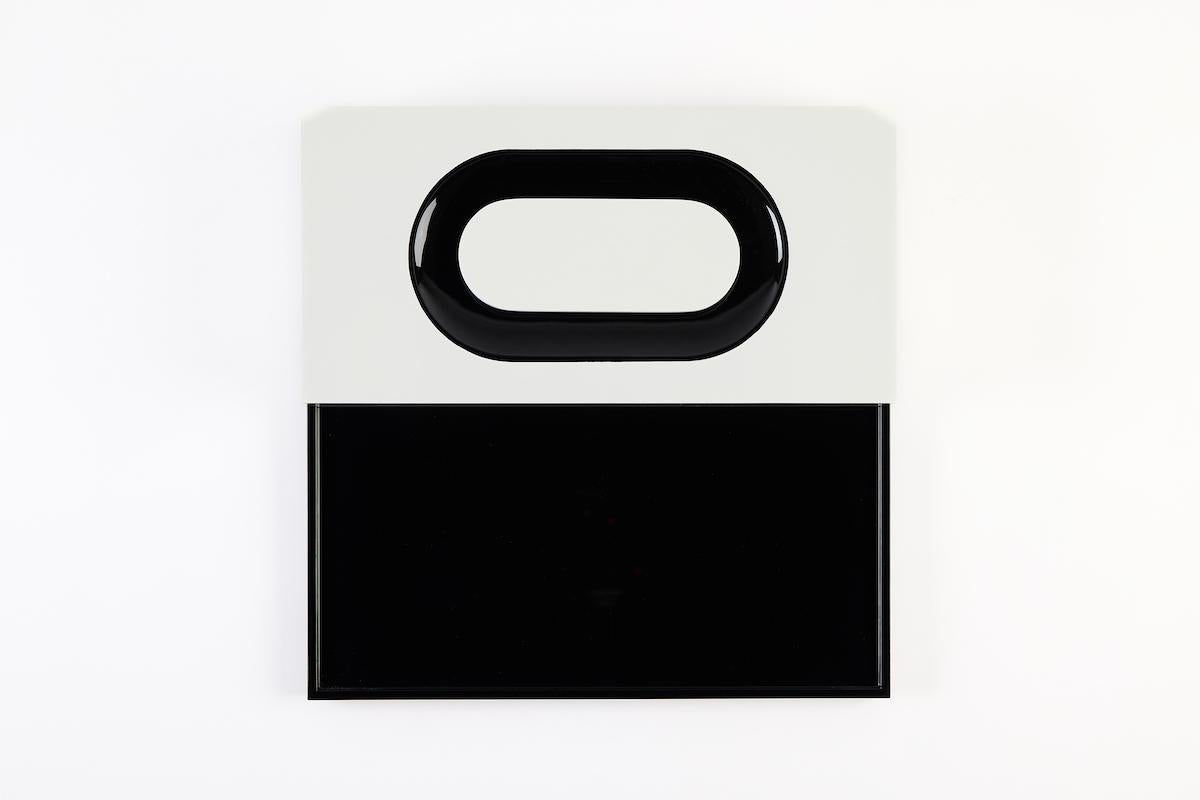 SIGN Box Oval, Milky White & All Black par Reda Amalou Neuf - En vente à Paris, FR