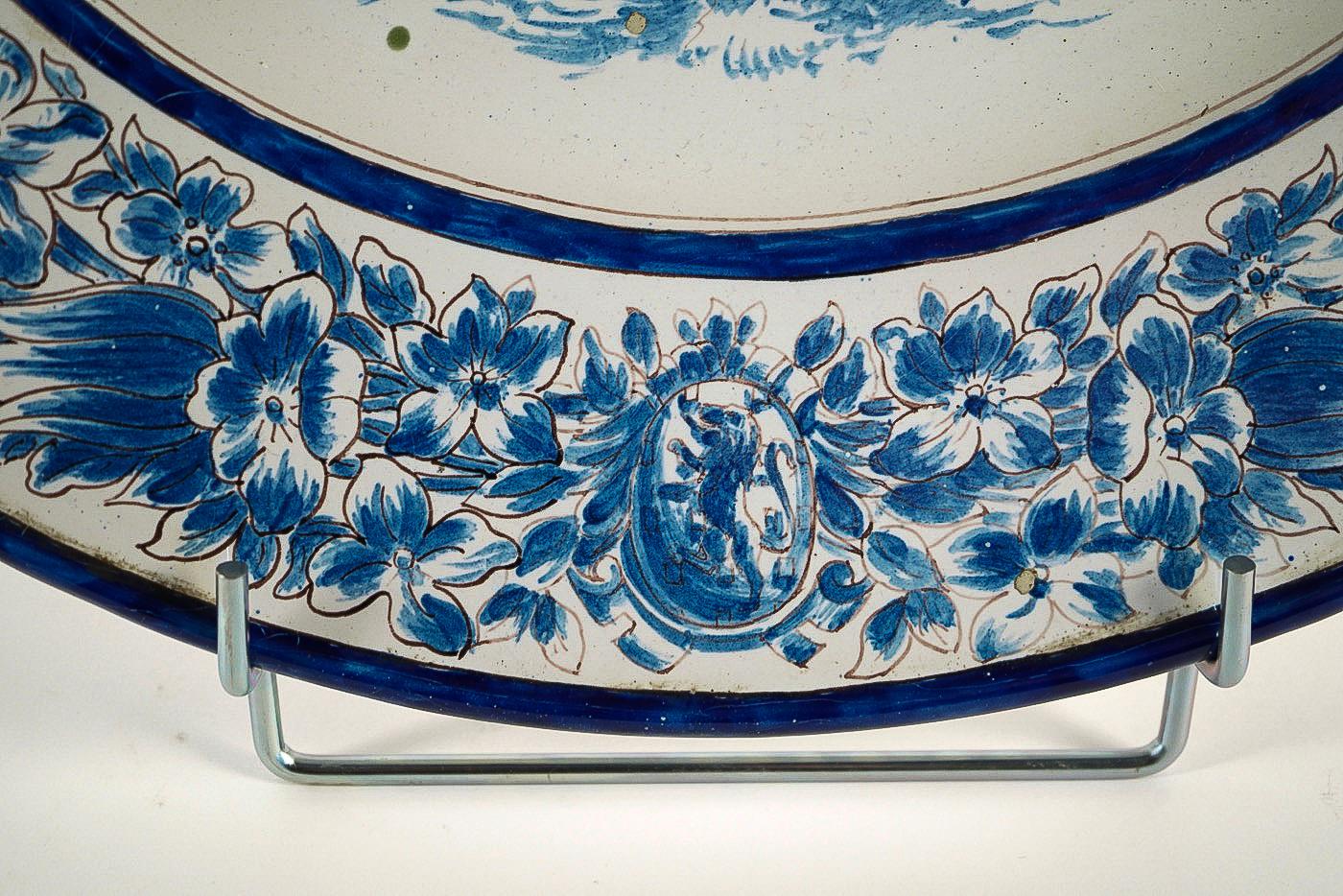 Sign by A Montagnon, Late 19th Century, Magnificent Faience Never Round Dish In Good Condition For Sale In Saint Ouen, FR