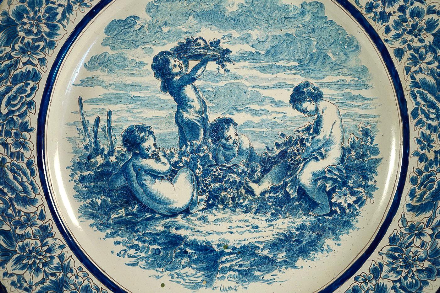 Sign by A Montagnon, Late 19th Century, Magnificent Faience Never Round Dish im Angebot 2