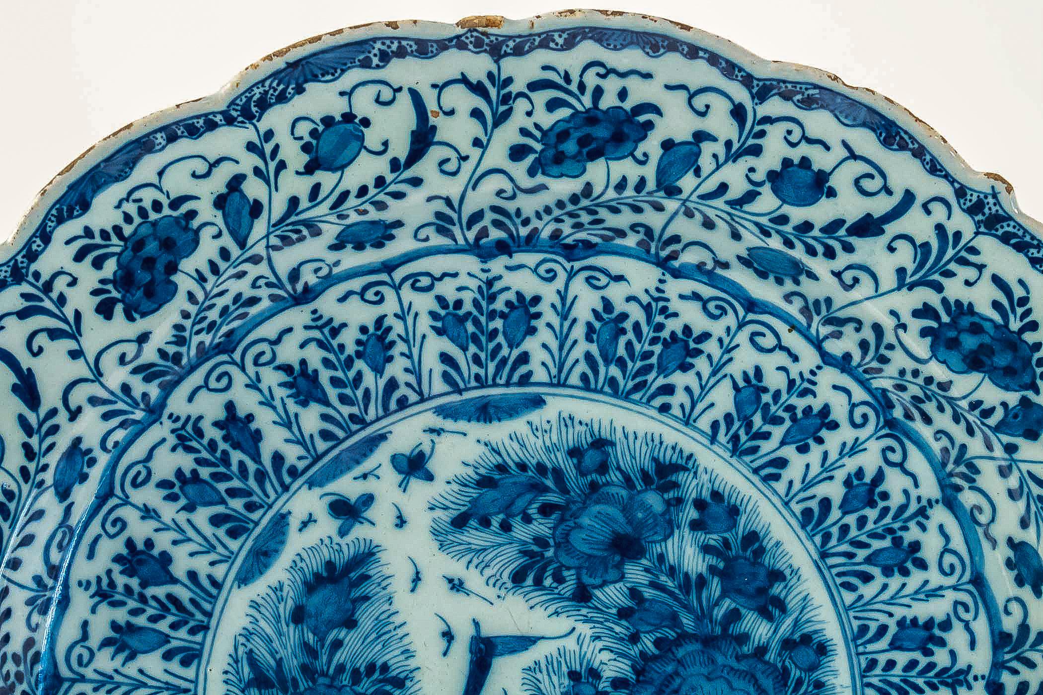 Sign by Ax, Mid-18th Century, Magnificent Pair of Faience Delft Round Dishes In Good Condition In Saint Ouen, FR