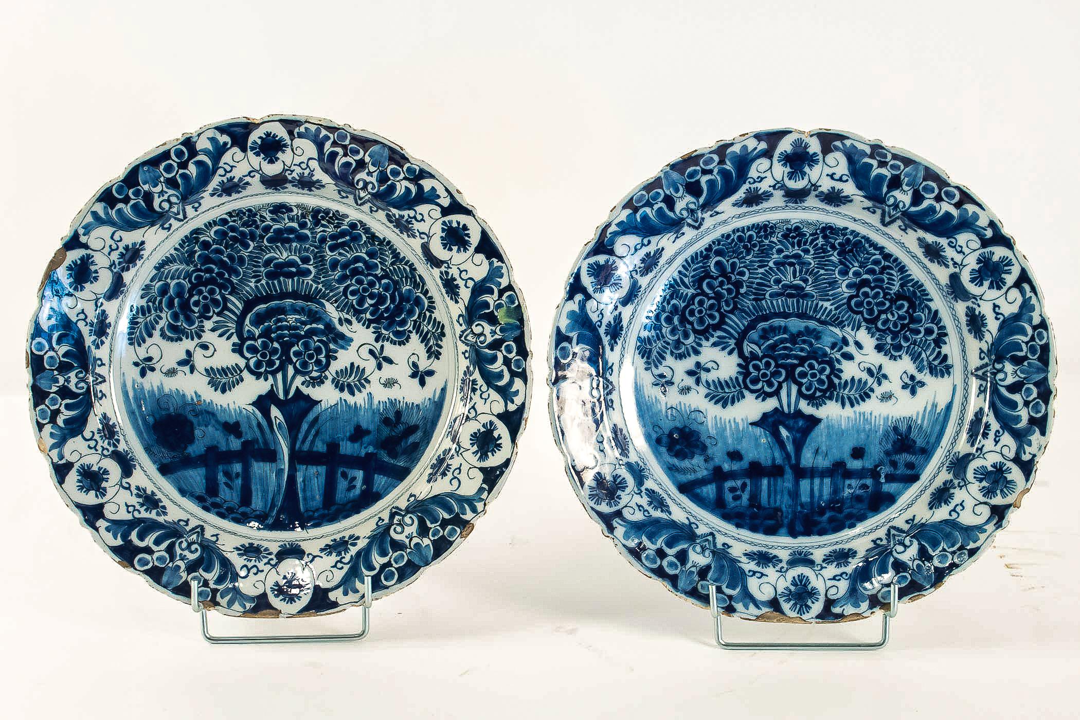 Dutch Sign by Claw 490 Brand, Early 18th Century, Pair of Faience Delft Round Dishes