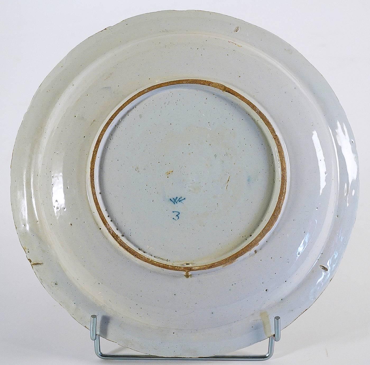 Sign by WK, Early 18th Century, Magnificent Faience Delft Polychrome Round Dish For Sale 3