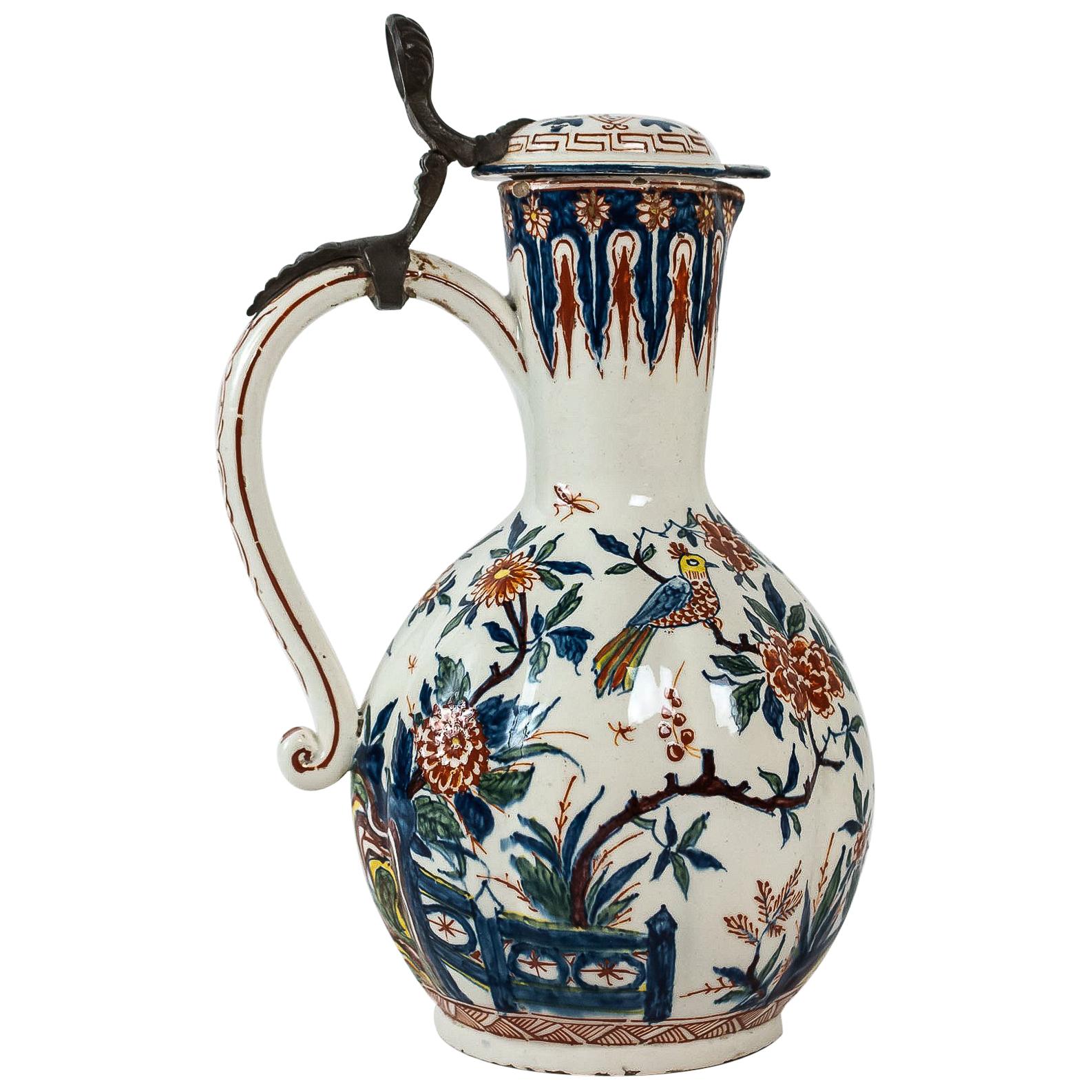 Rare pichet en faïence polychrome de Delft, signé CK, vers 1700