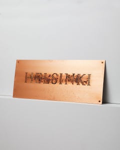 Letrero "Helsinki" diseñado por Jan Svenungsson, Cobre, Unique, Suecia, 1991